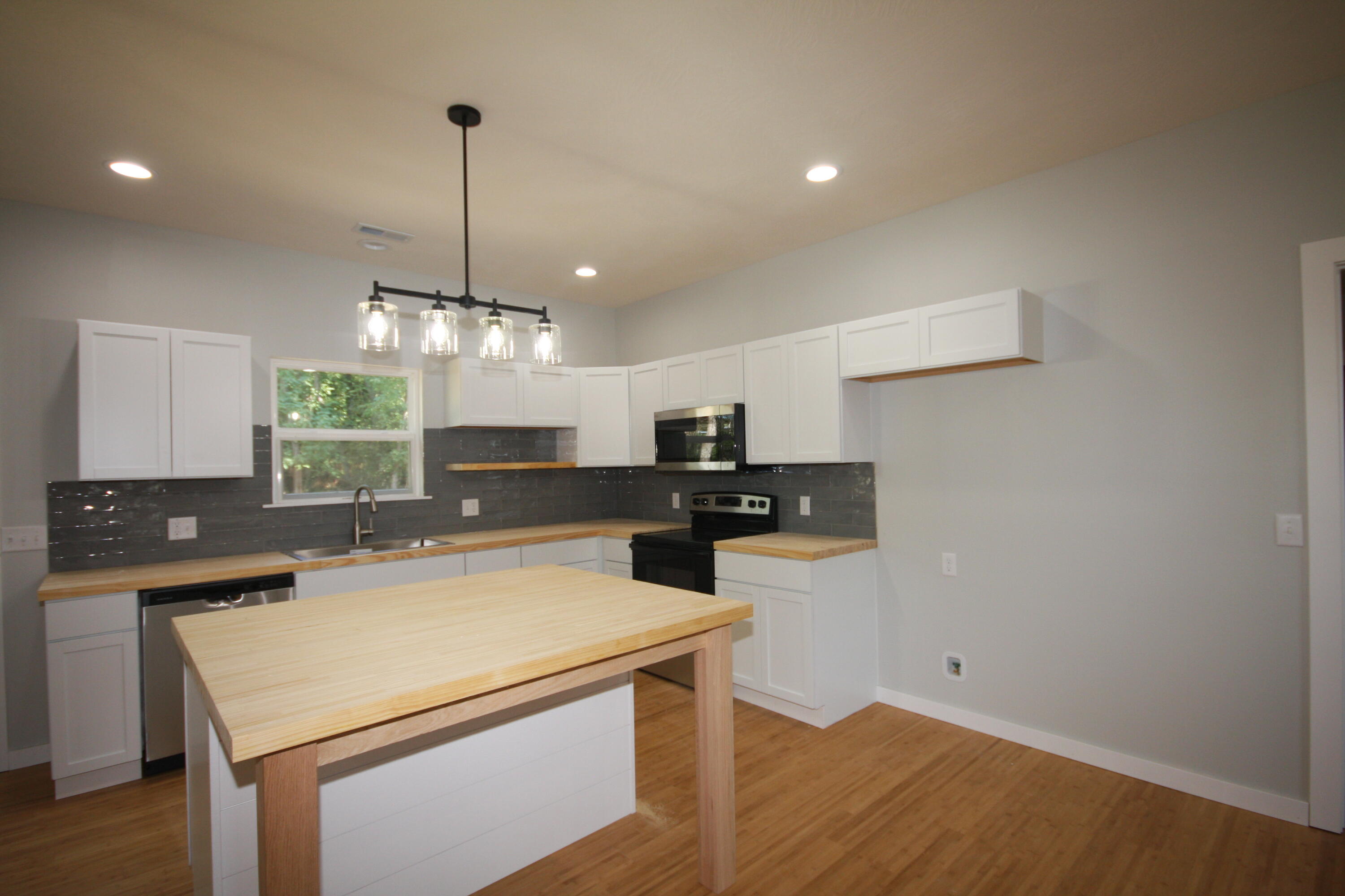 414 Jeanne Drive Property Photo 4
