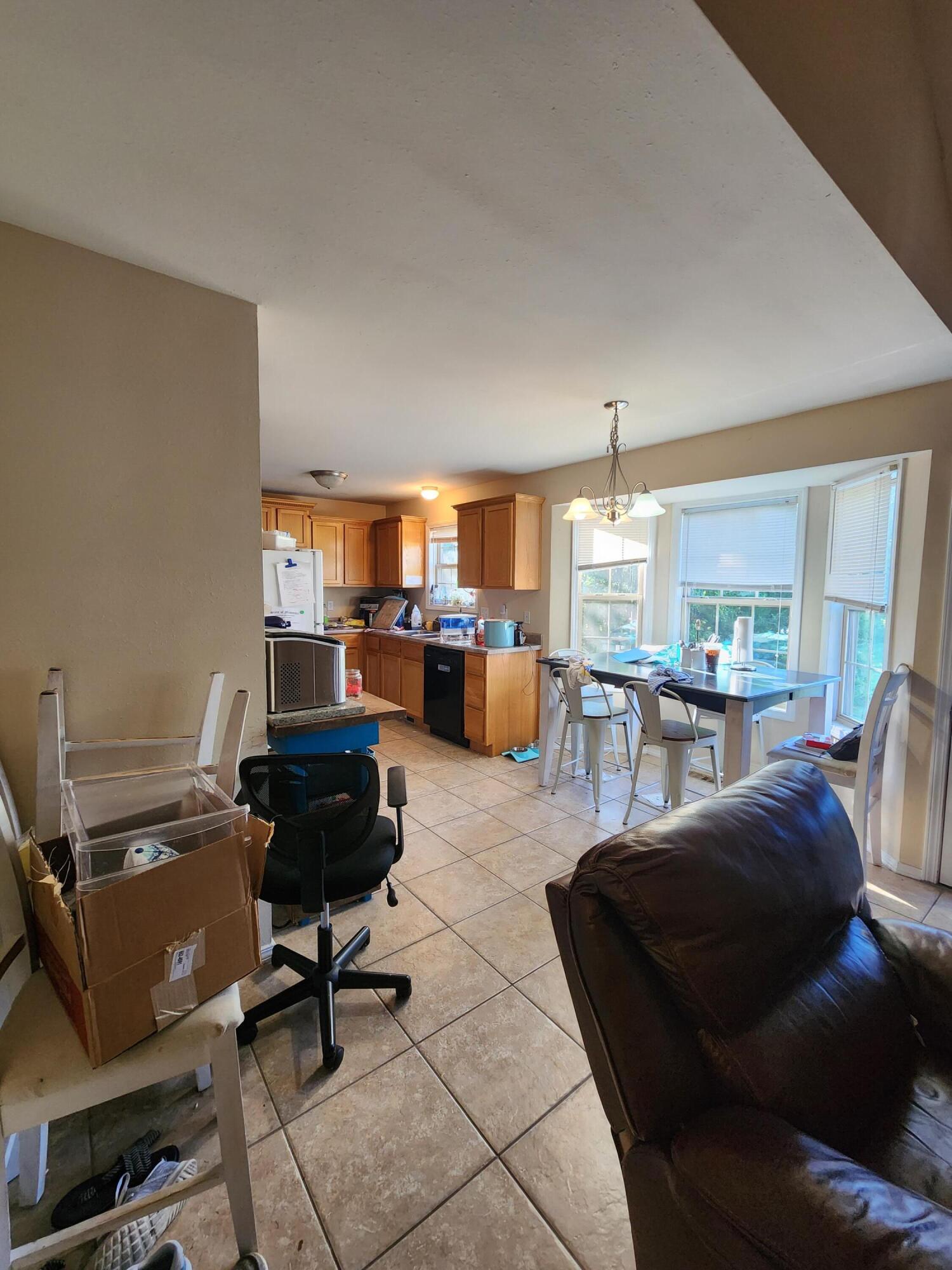 328 West Summit Street Property Photo 6