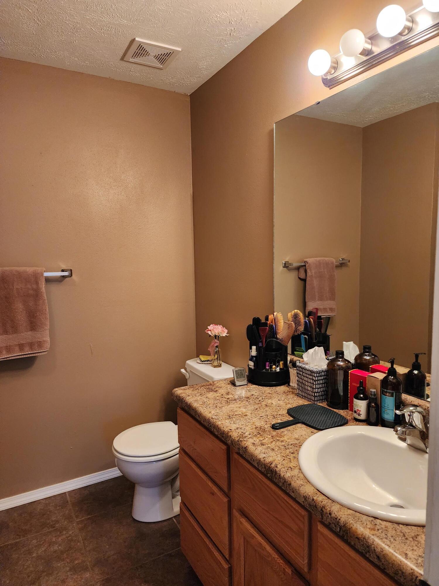 409 West Summit Street Property Photo 8