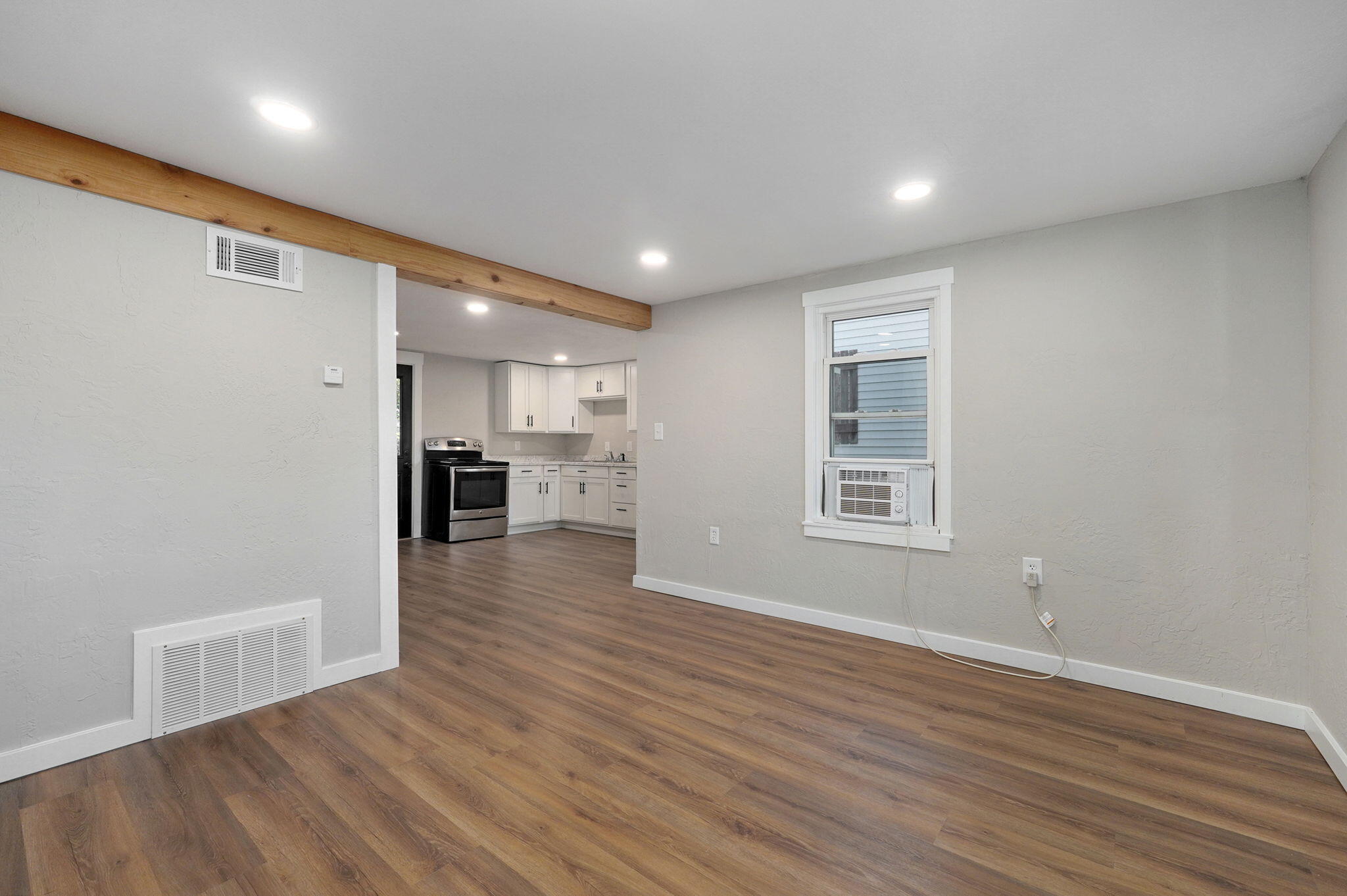 2530 West Lincoln Street Property Photo 6