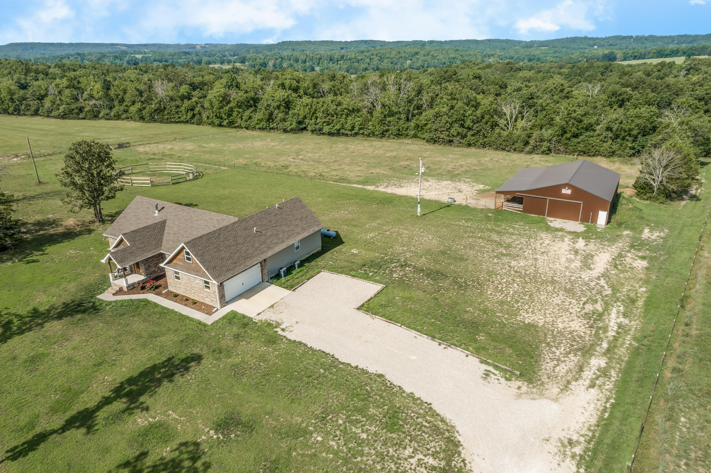 3985 Peters Drive Property Photo 5