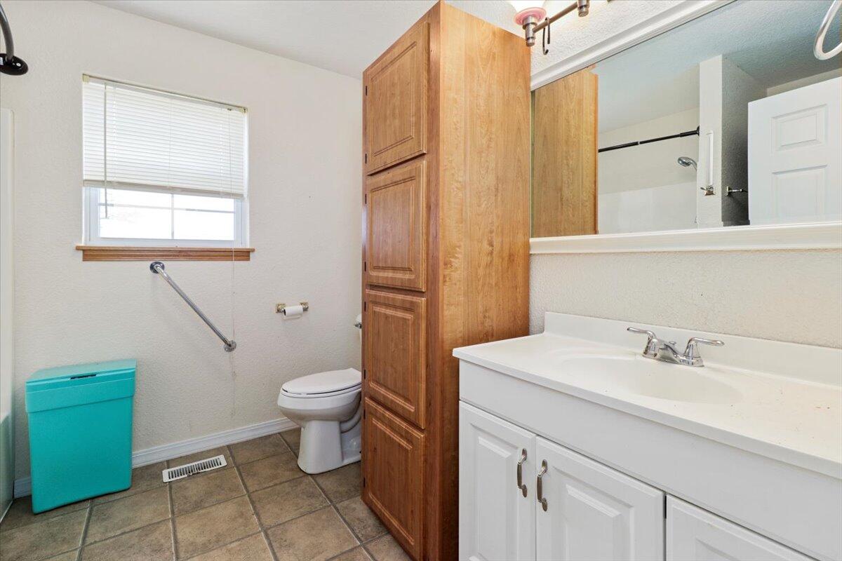 7098 County Road 1320 Property Photo 9