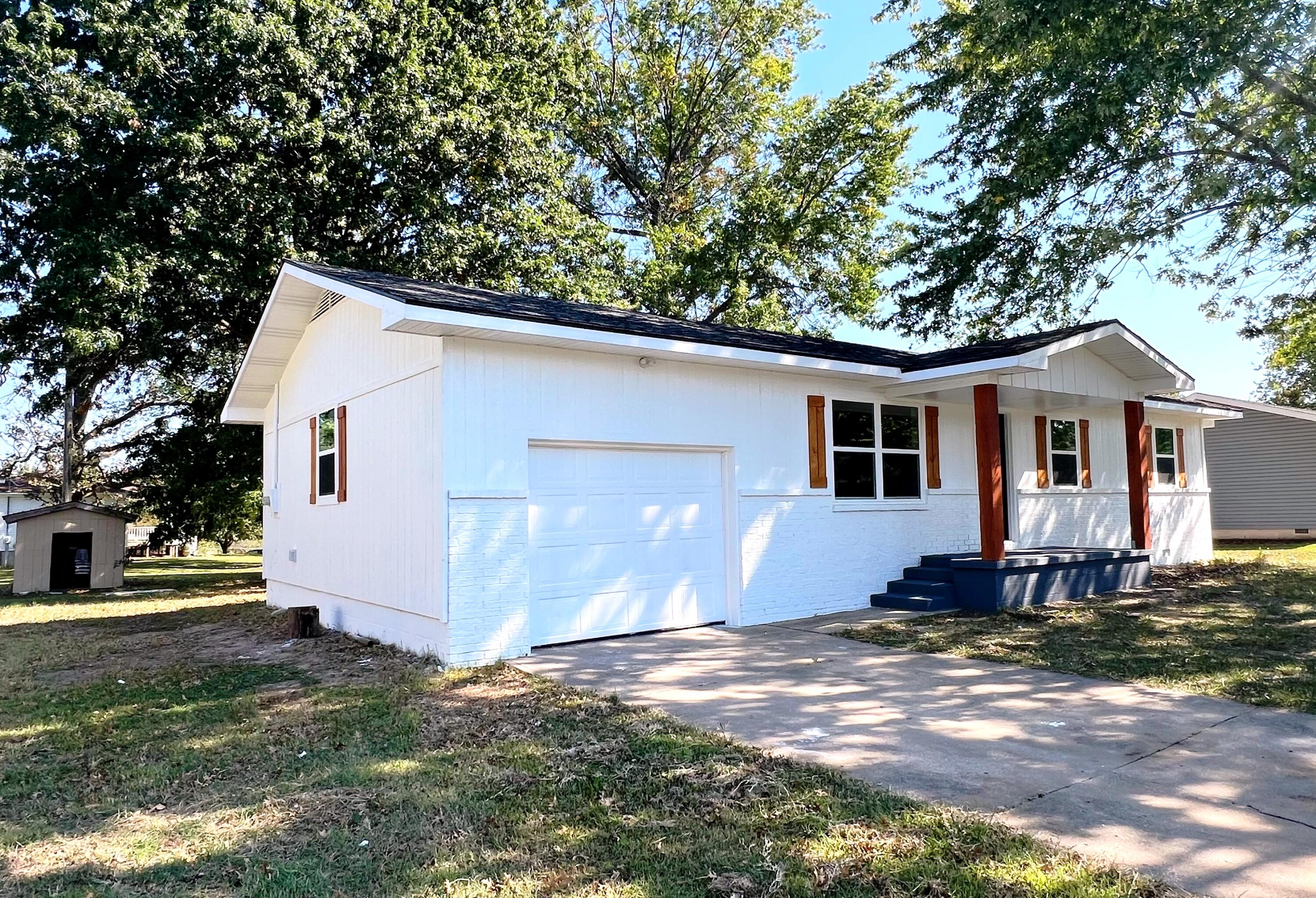 721 Howell Drive Property Photo 3