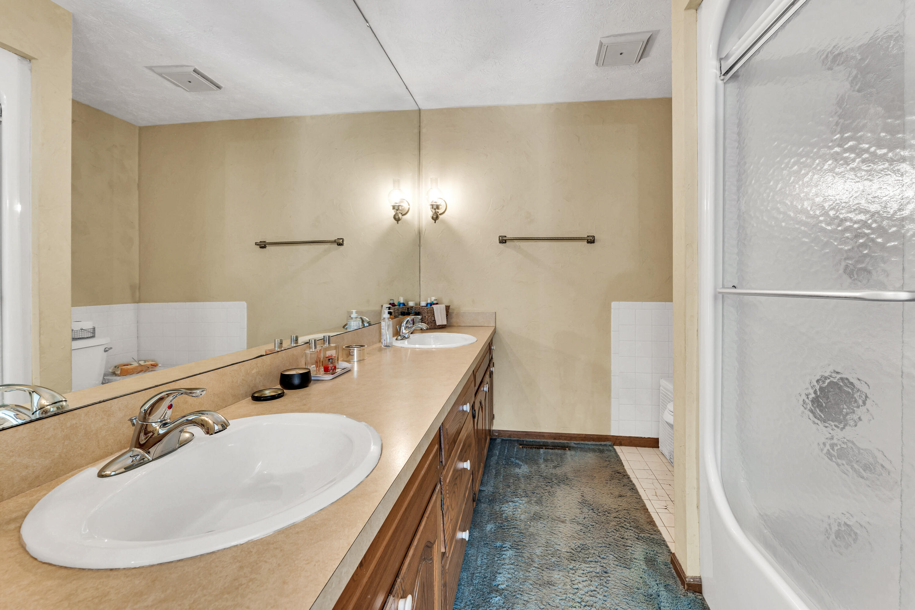 1400 West Oak Street Property Photo 14