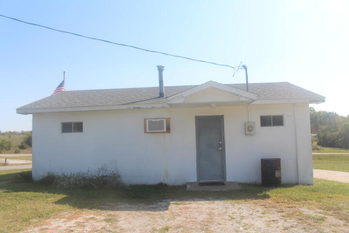 470 Commercial Street Property Photo 6