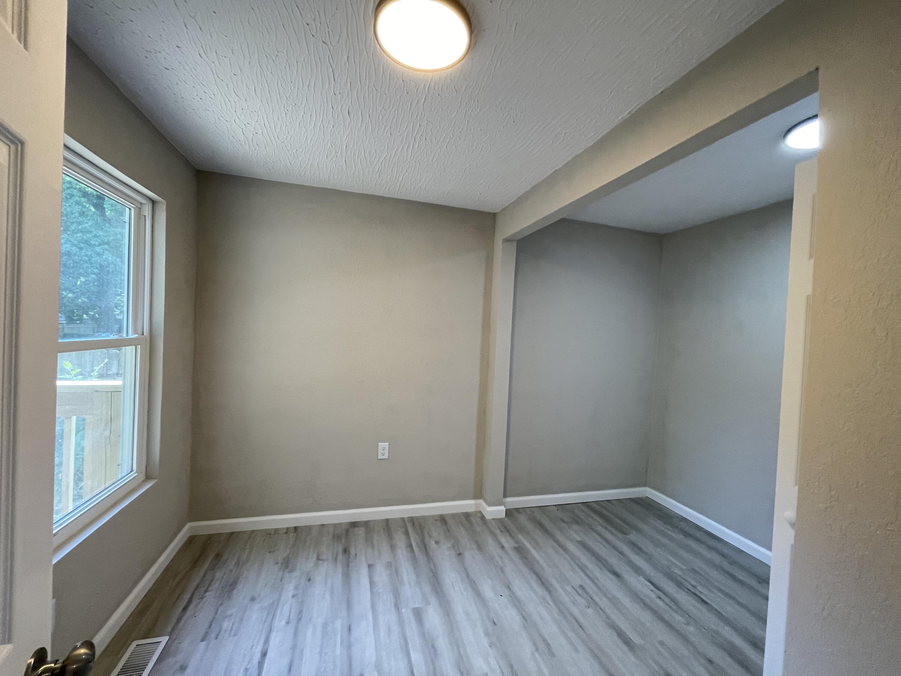 824&826 West Elm Street Property Photo 6