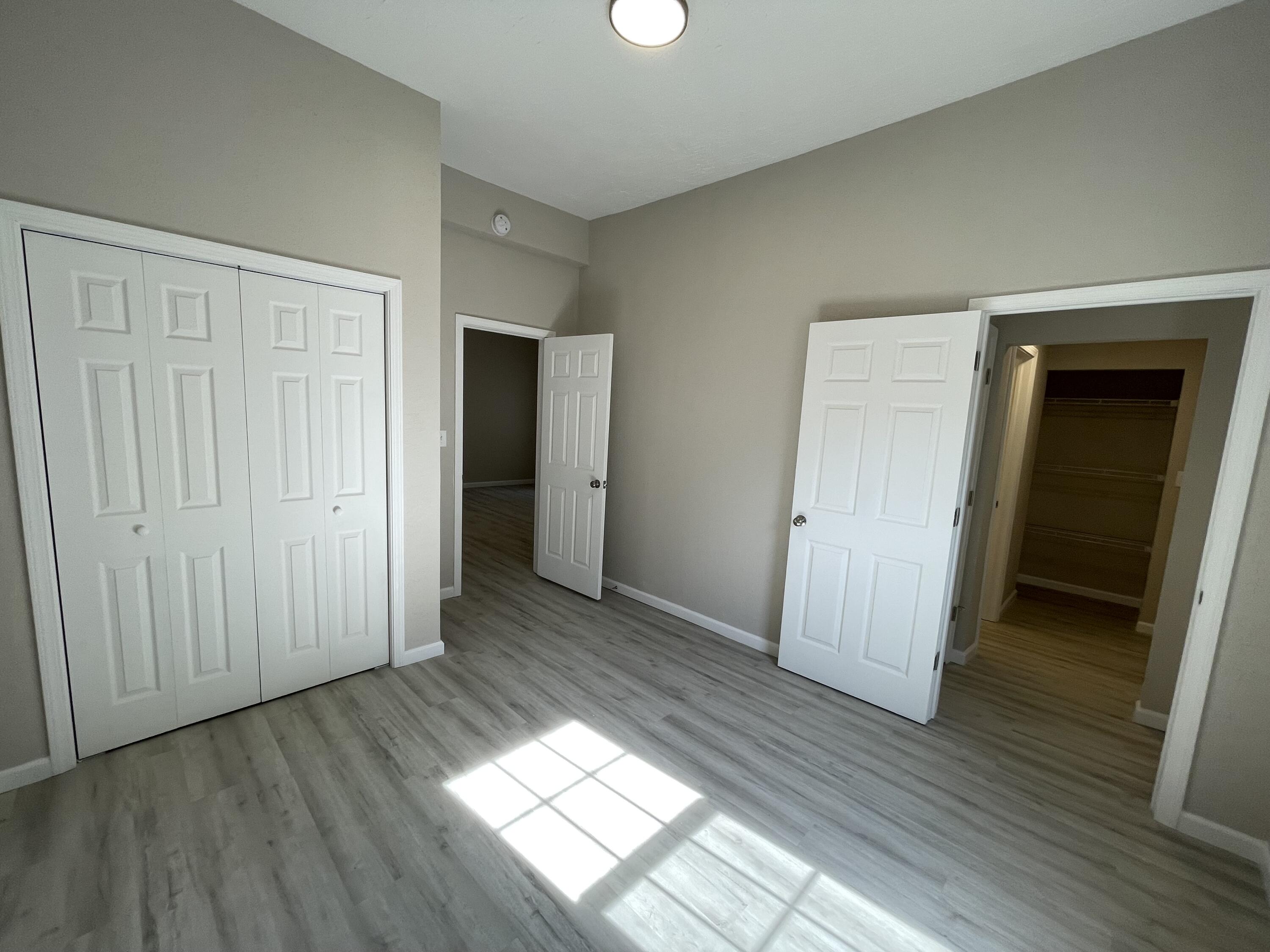 824&826 West Elm Street Property Photo 8