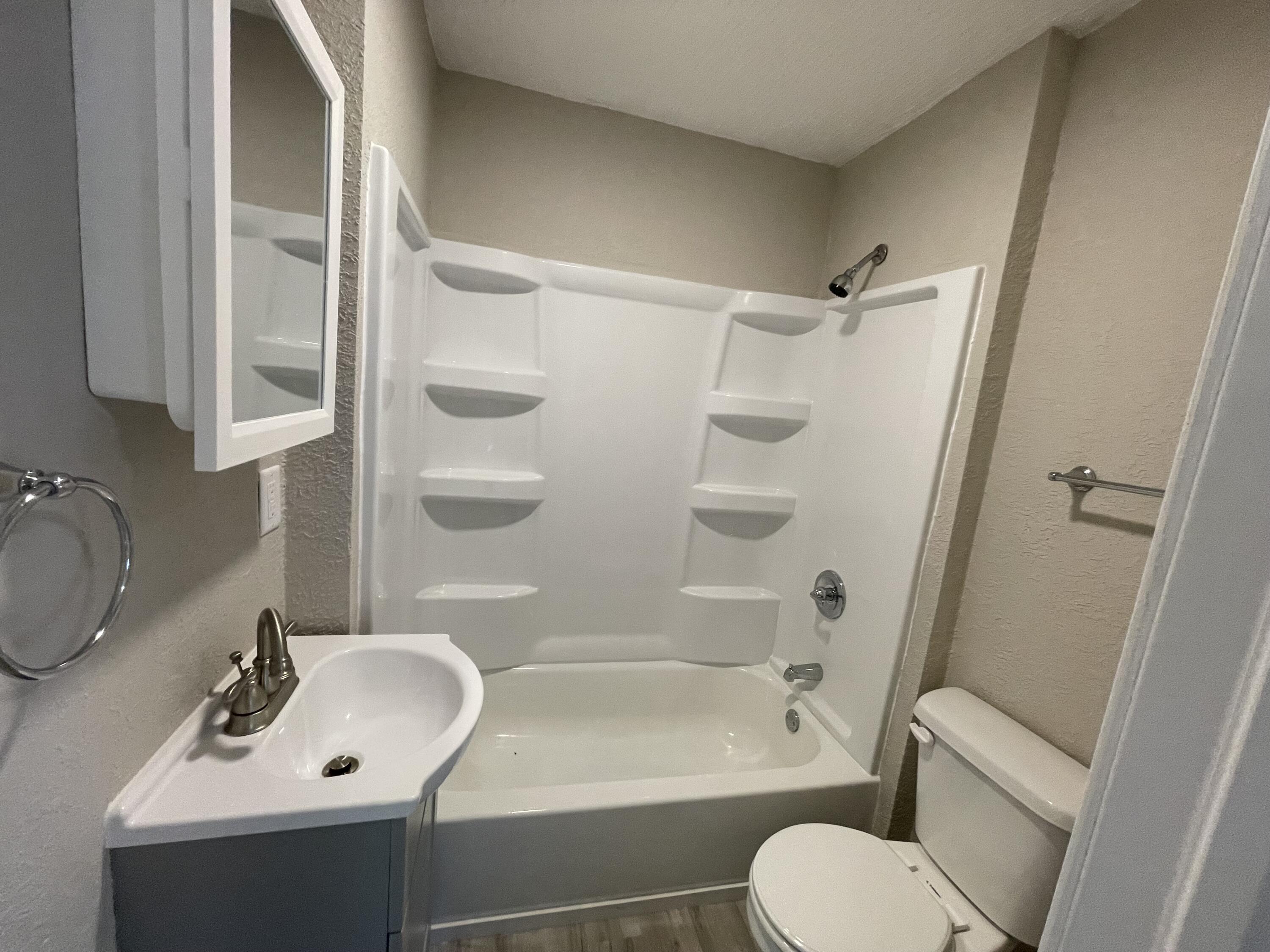 824&826 West Elm Street Property Photo 11