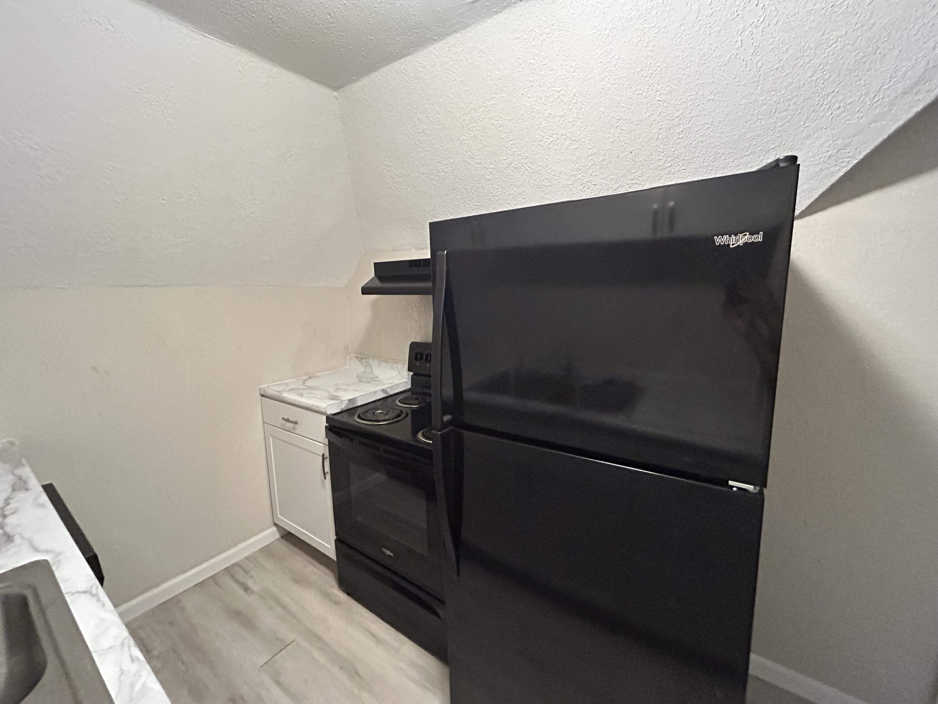 824&826 West Elm Street Property Photo 14