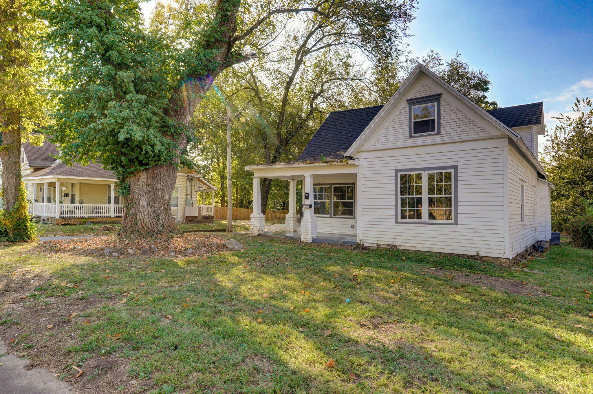 824&826 West Elm Street Property Photo 29