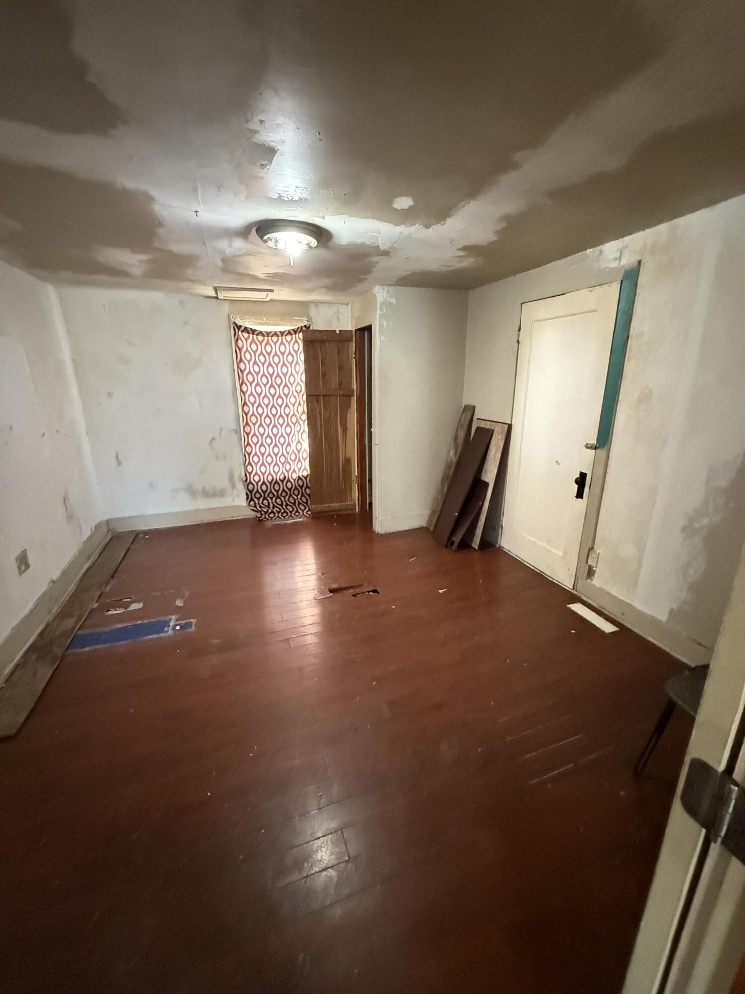 1921 North Colgate Avenue Property Photo 7