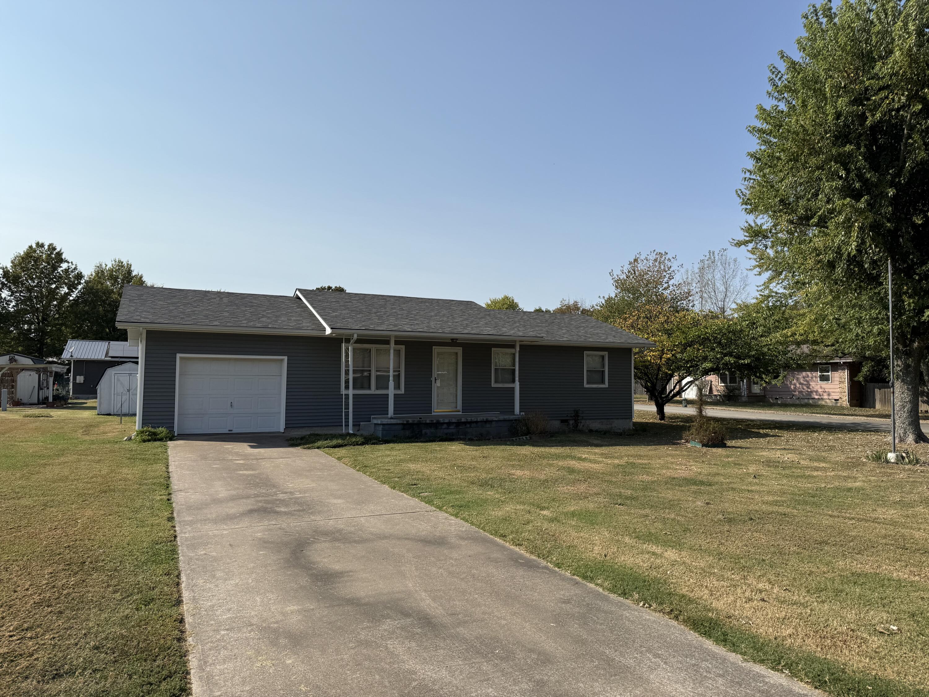 720 Howell Drive Property Photo 1
