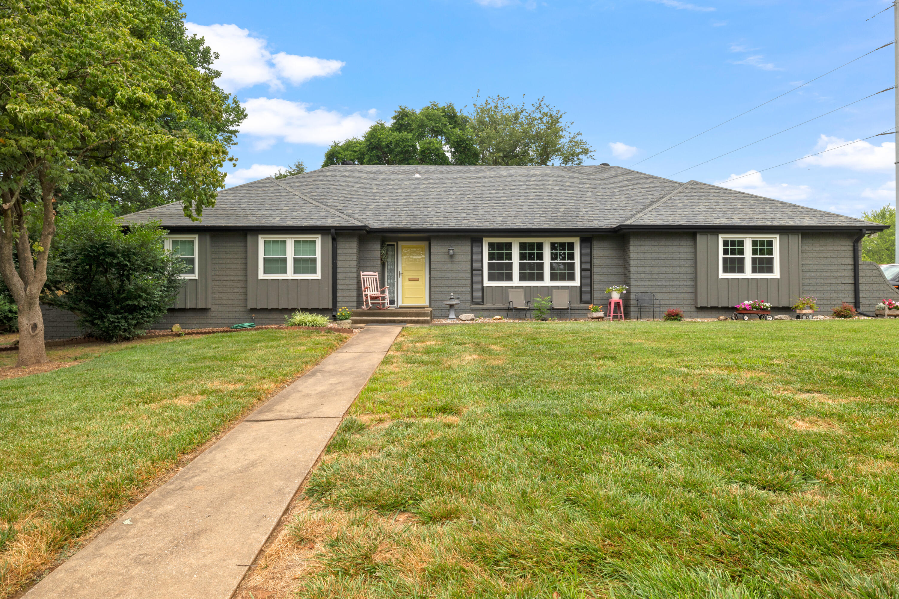 3145 South Glenhaven Avenue Property Photo 1
