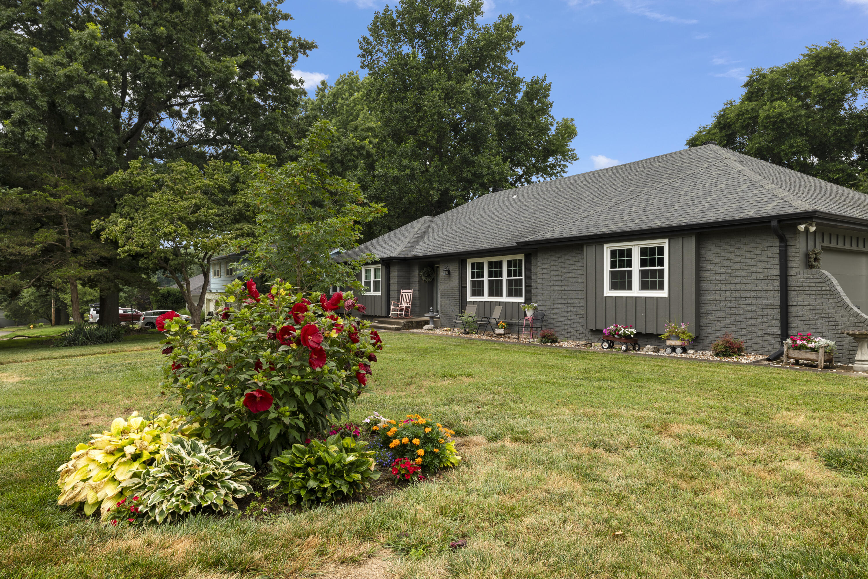 3145 South Glenhaven Avenue Property Photo 2