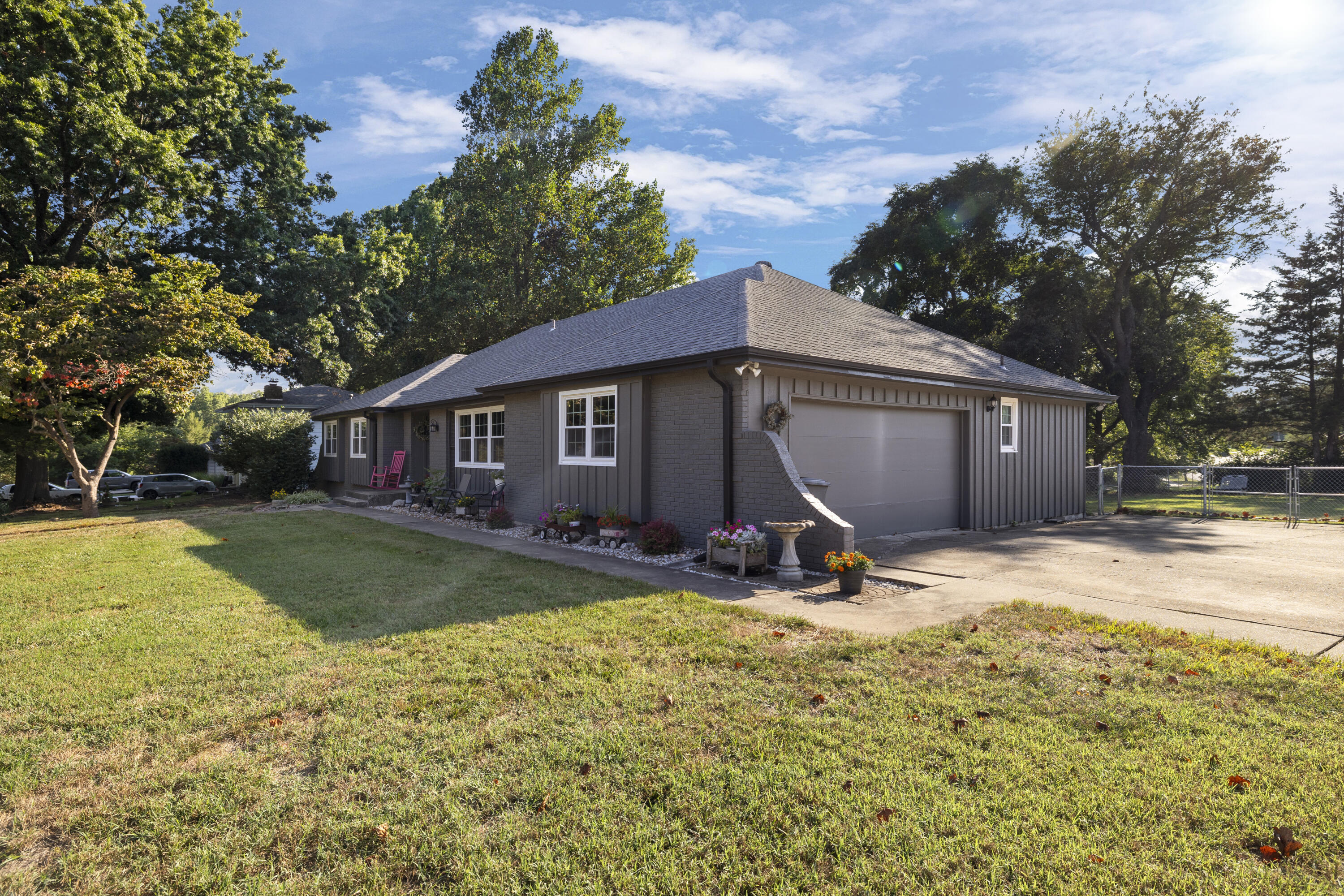 3145 South Glenhaven Avenue Property Photo 4