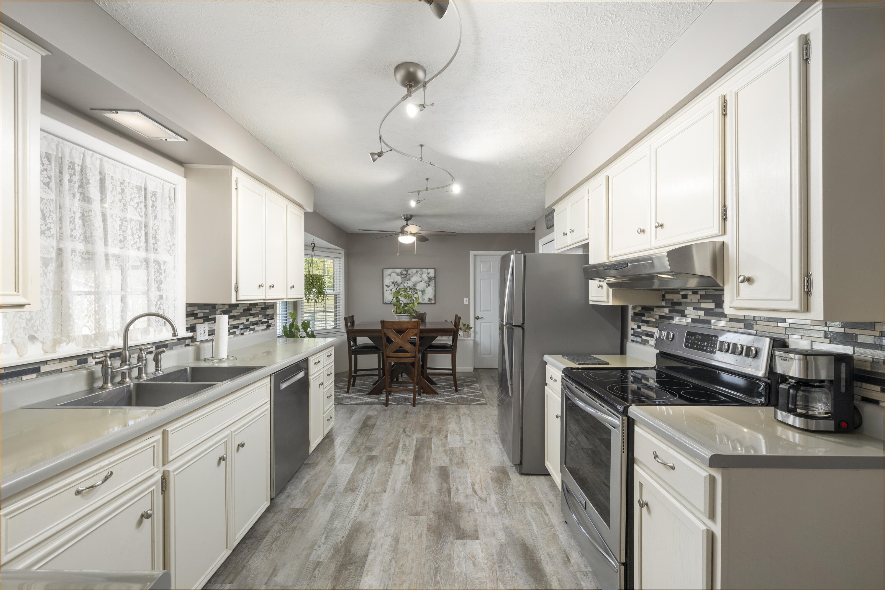 3145 South Glenhaven Avenue Property Photo 12