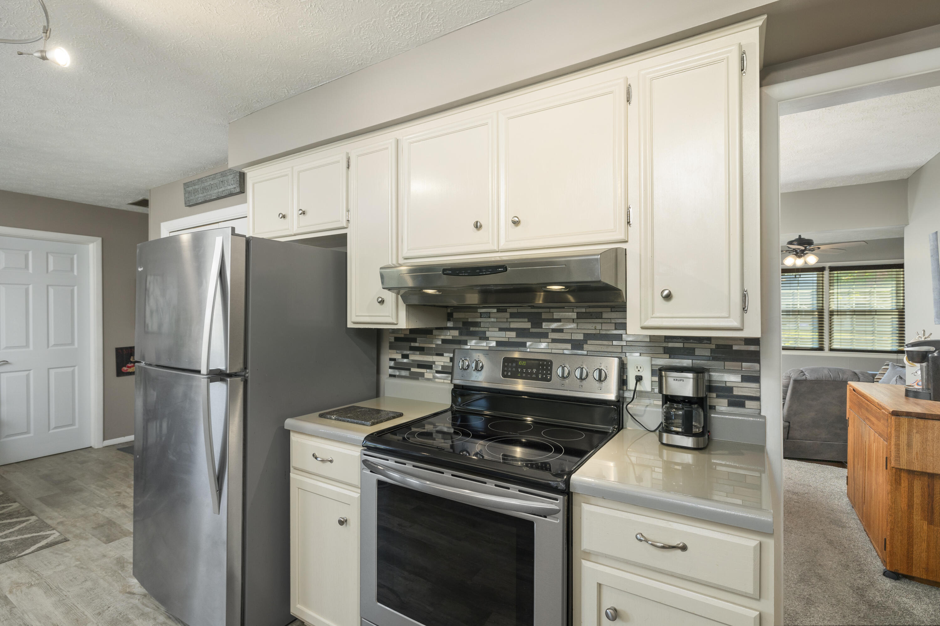 3145 South Glenhaven Avenue Property Photo 13