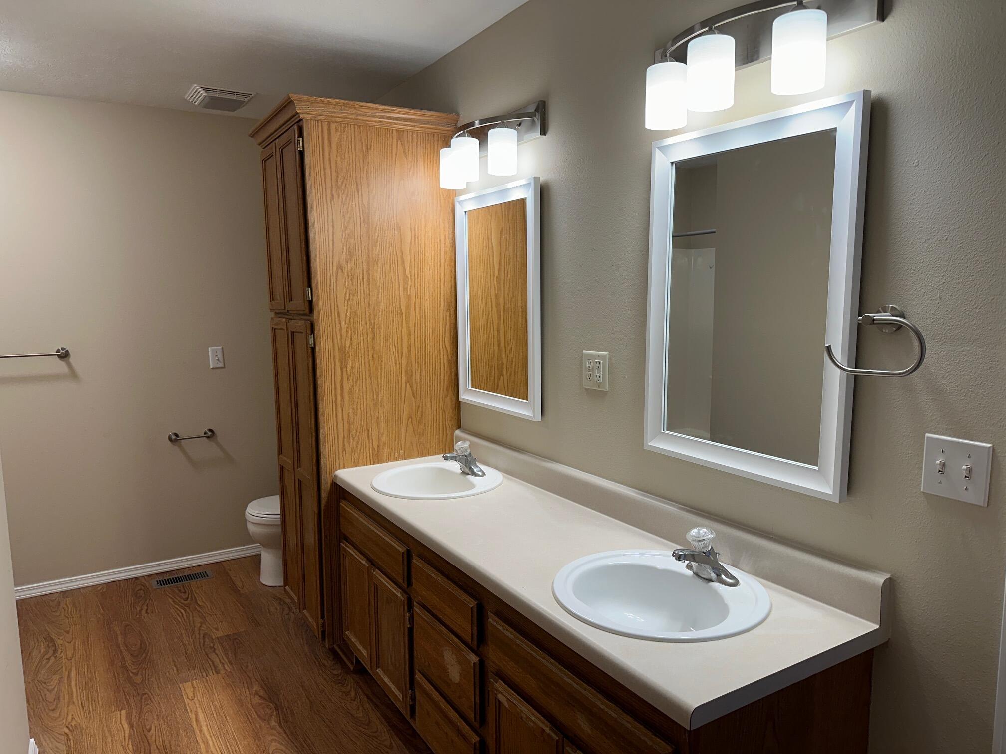 5711 South Shiloh Battle Court Property Photo 8
