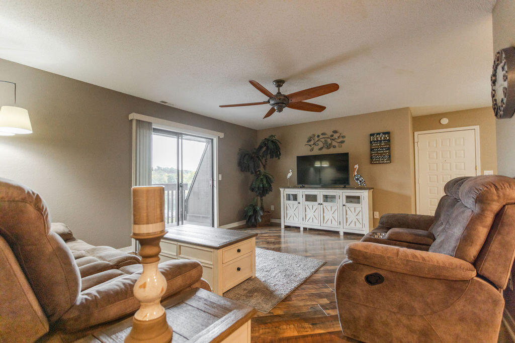120 Wilshire Drive Property Photo 4