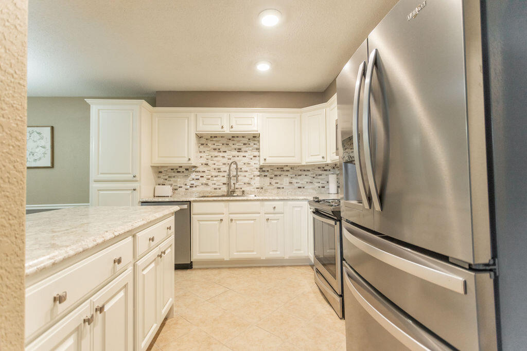 120 Wilshire Drive Property Photo 12