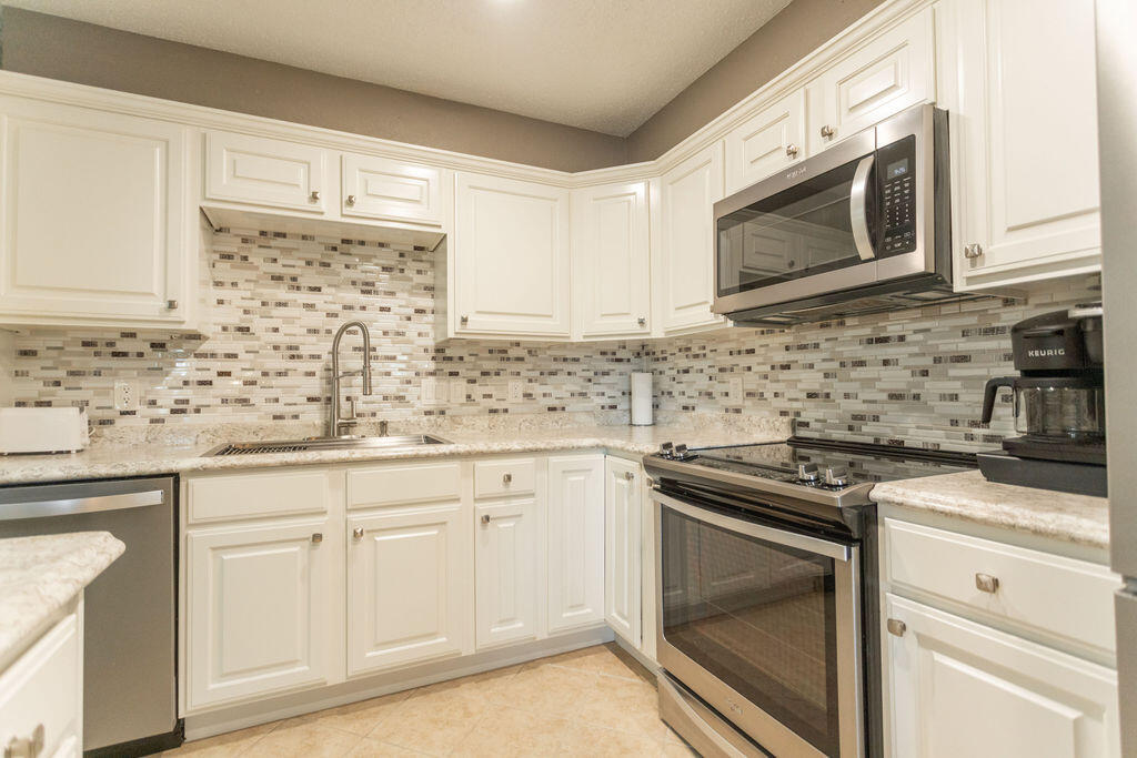 120 Wilshire Drive Property Photo 13