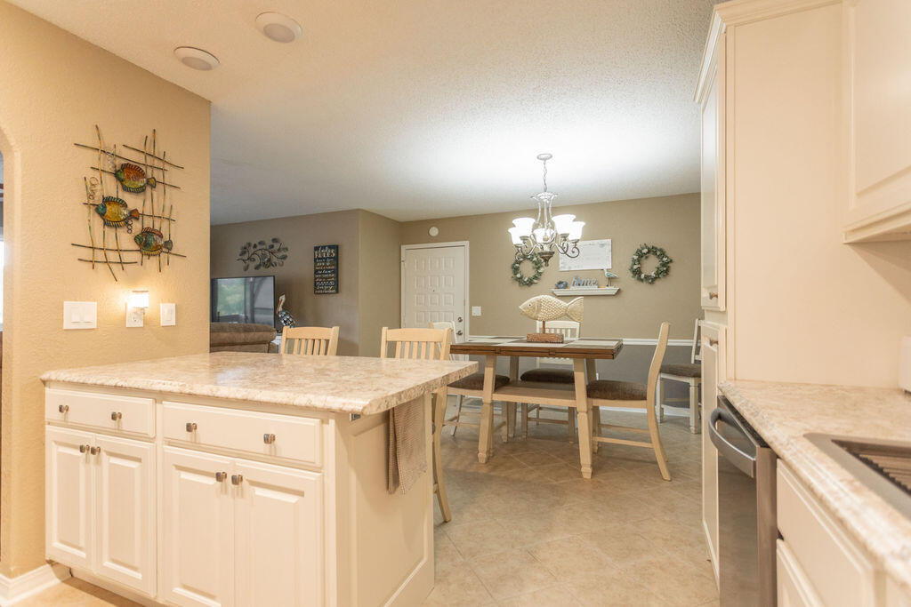 120 Wilshire Drive Property Photo 14