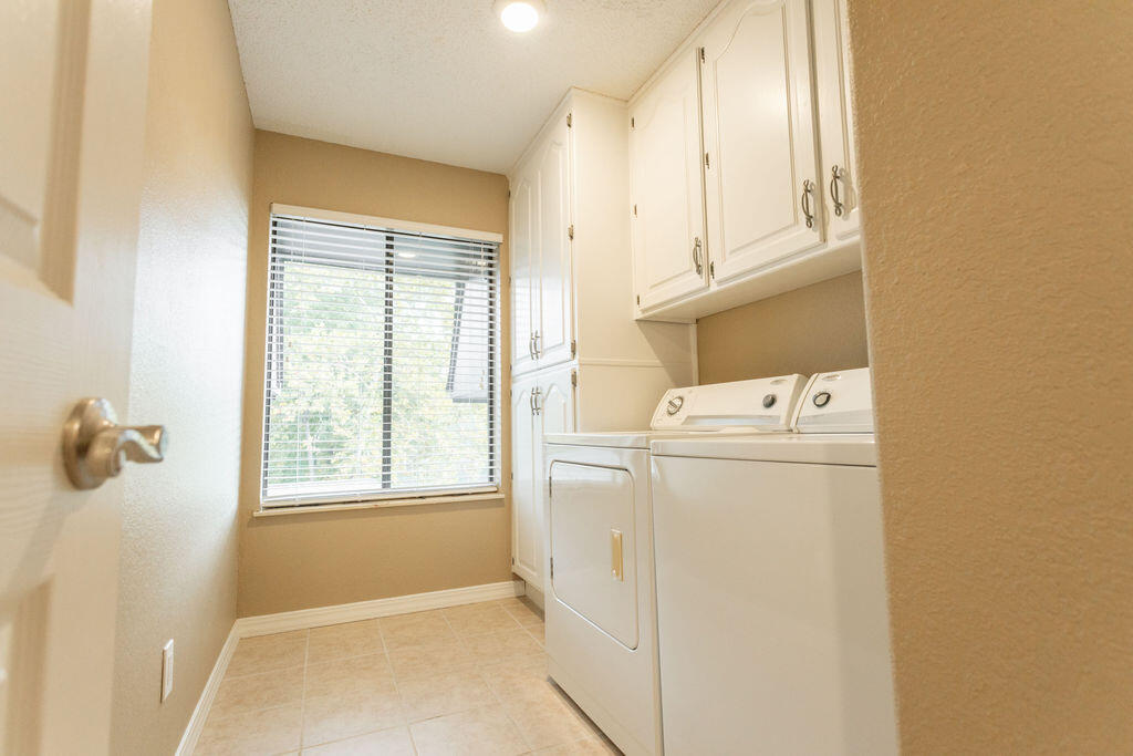 120 Wilshire Drive Property Photo 21