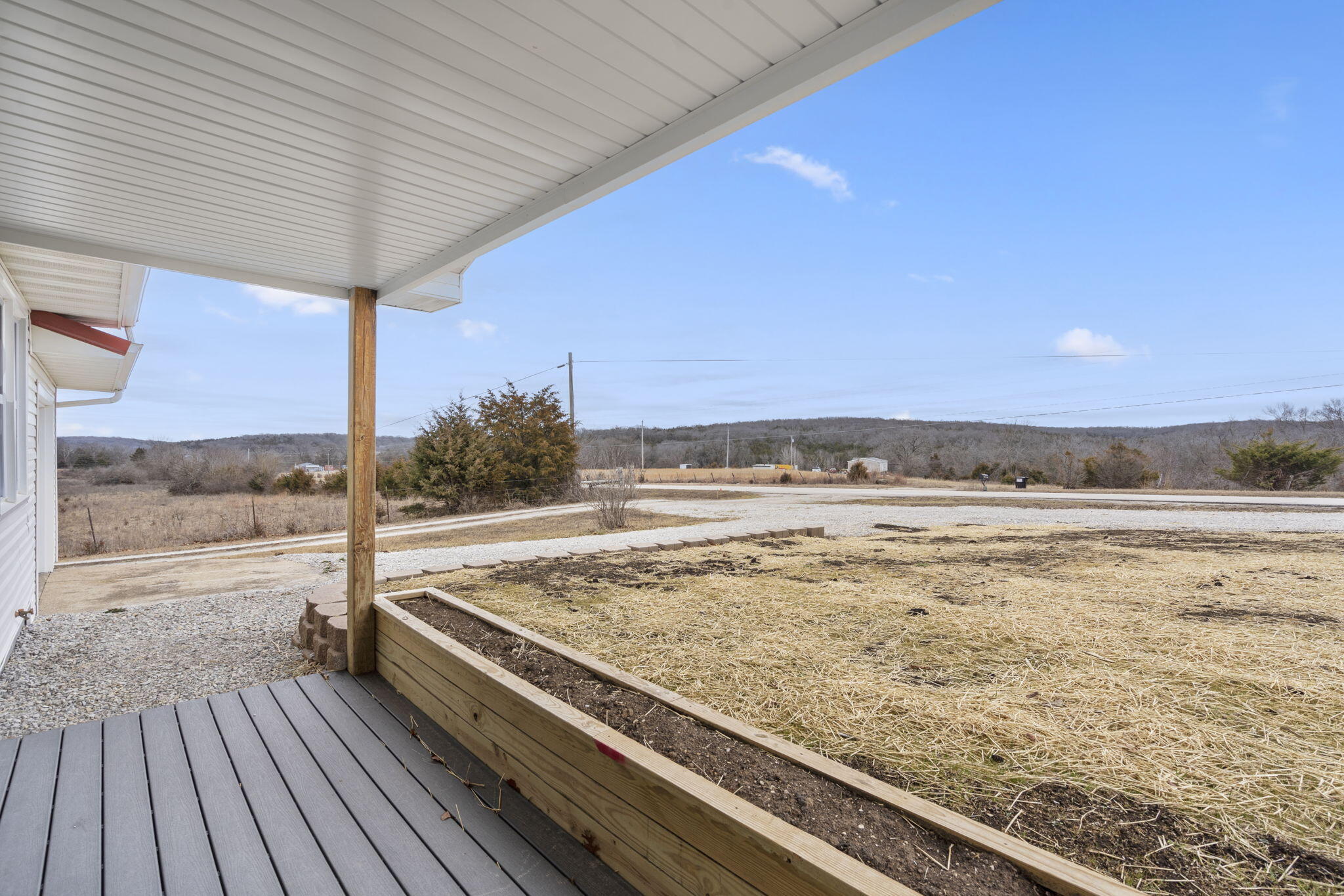 20303 Us Highway 54 Property Photo 8