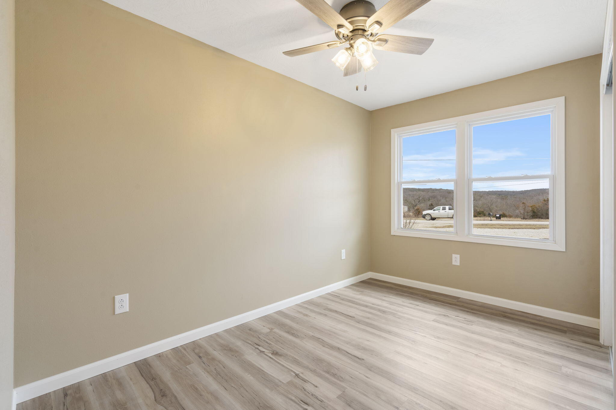 20303 Us Highway 54 Property Photo 27