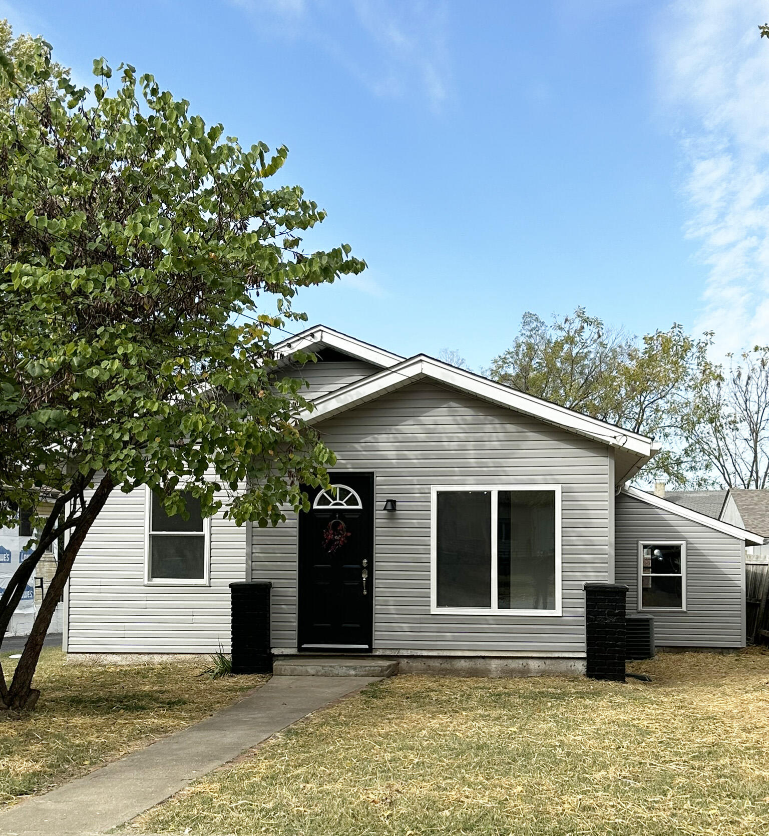 2255 North Travis Avenue Property Photo 1