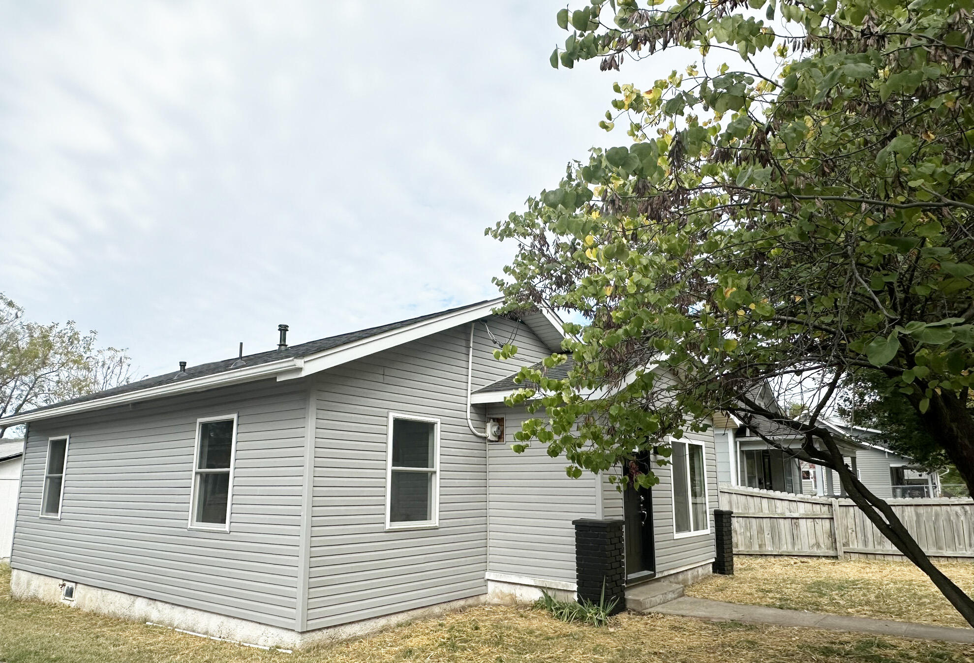 2255 North Travis Avenue Property Photo 3