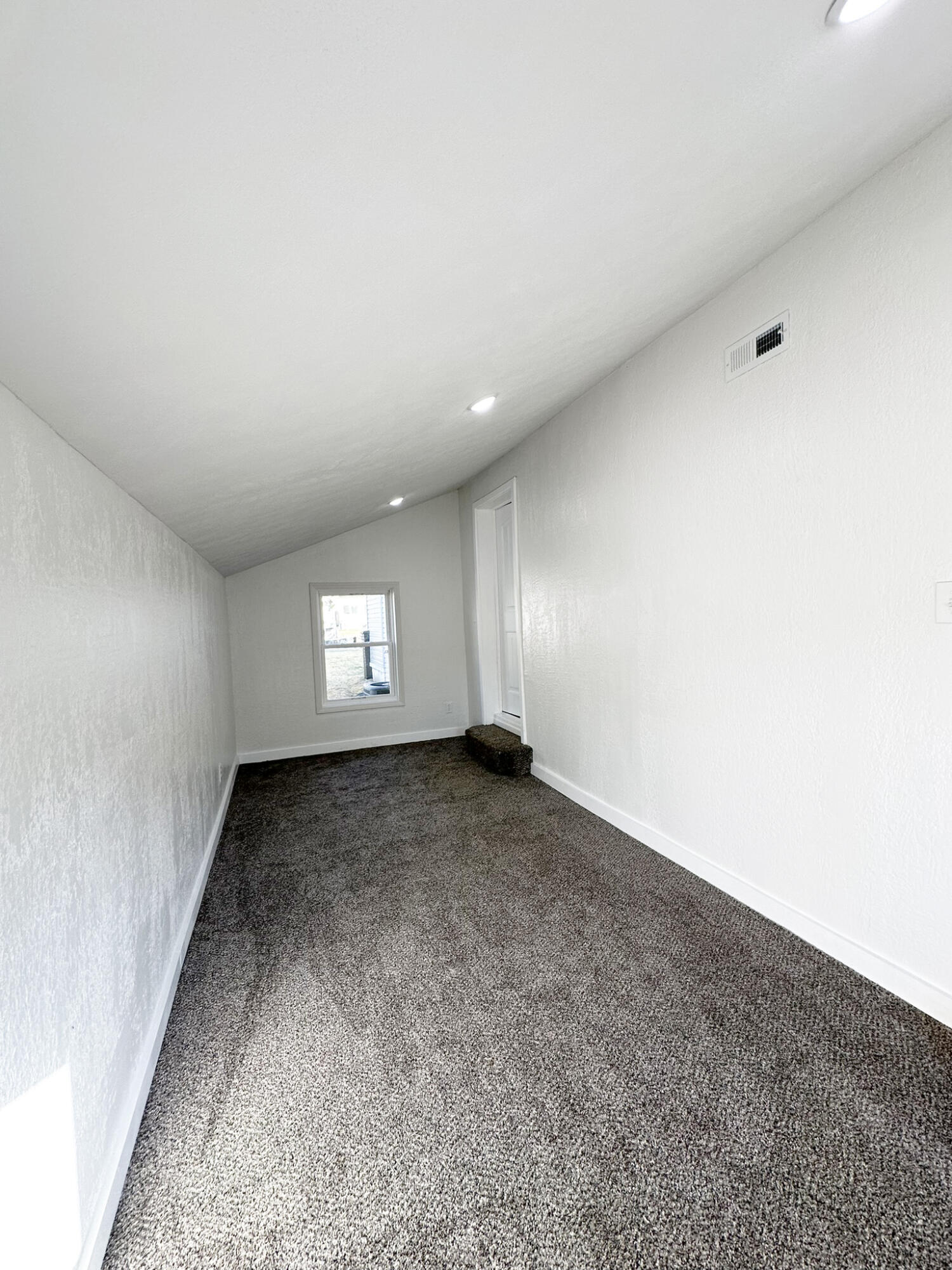 2255 North Travis Avenue Property Photo 15