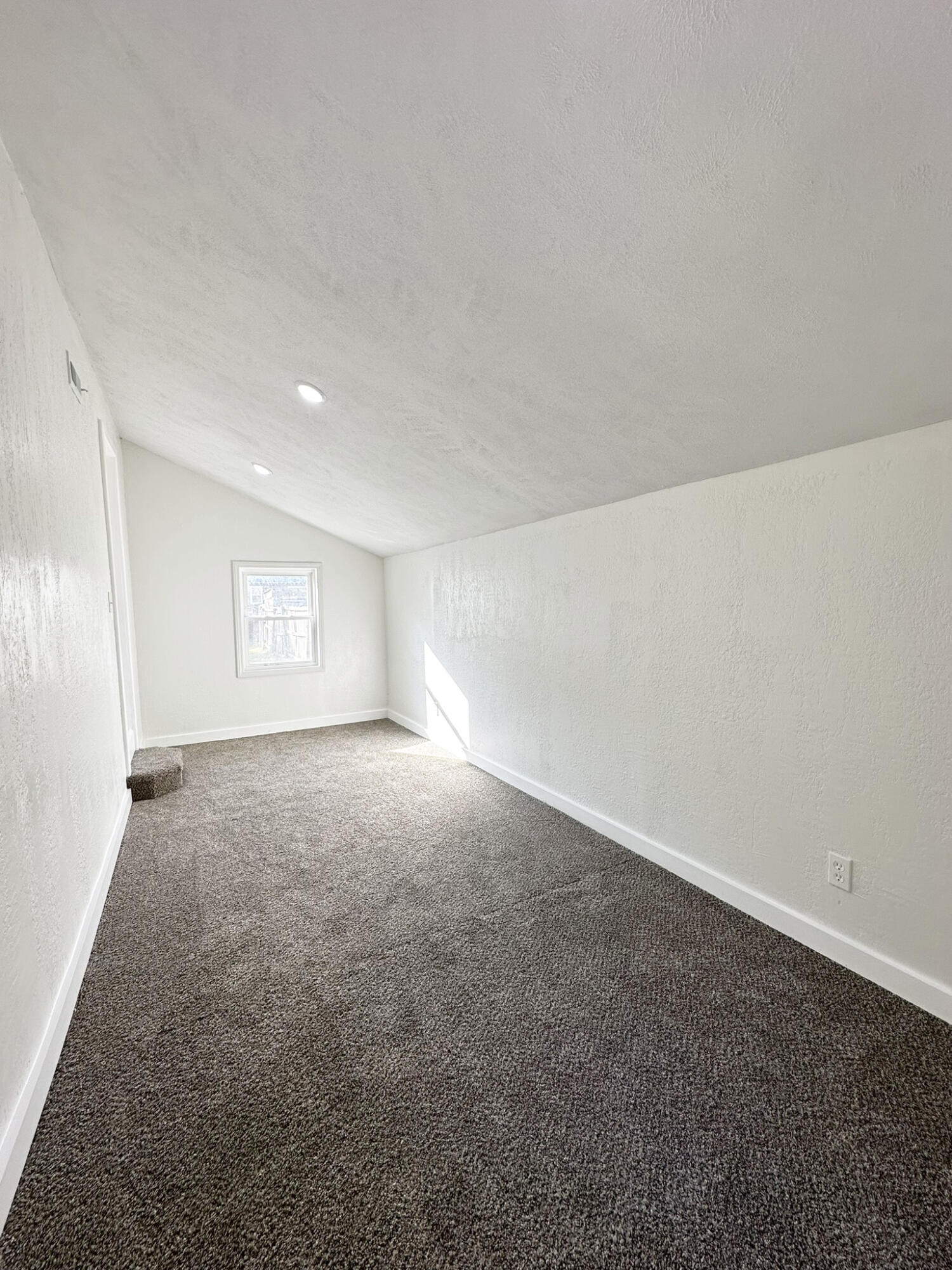 2255 North Travis Avenue Property Photo 16