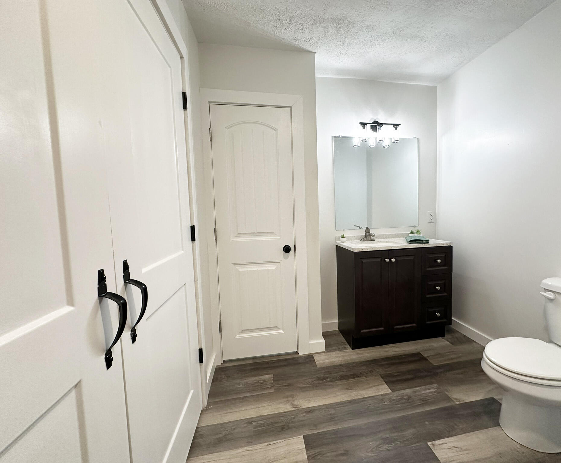 2255 North Travis Avenue Property Photo 18
