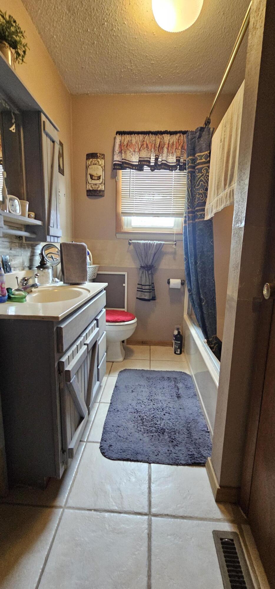 6604 County Road 8240 Property Photo 12