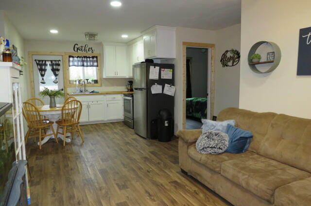1351 Highway K Property Photo 2