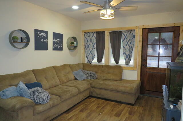 1351 Highway K Property Photo 3