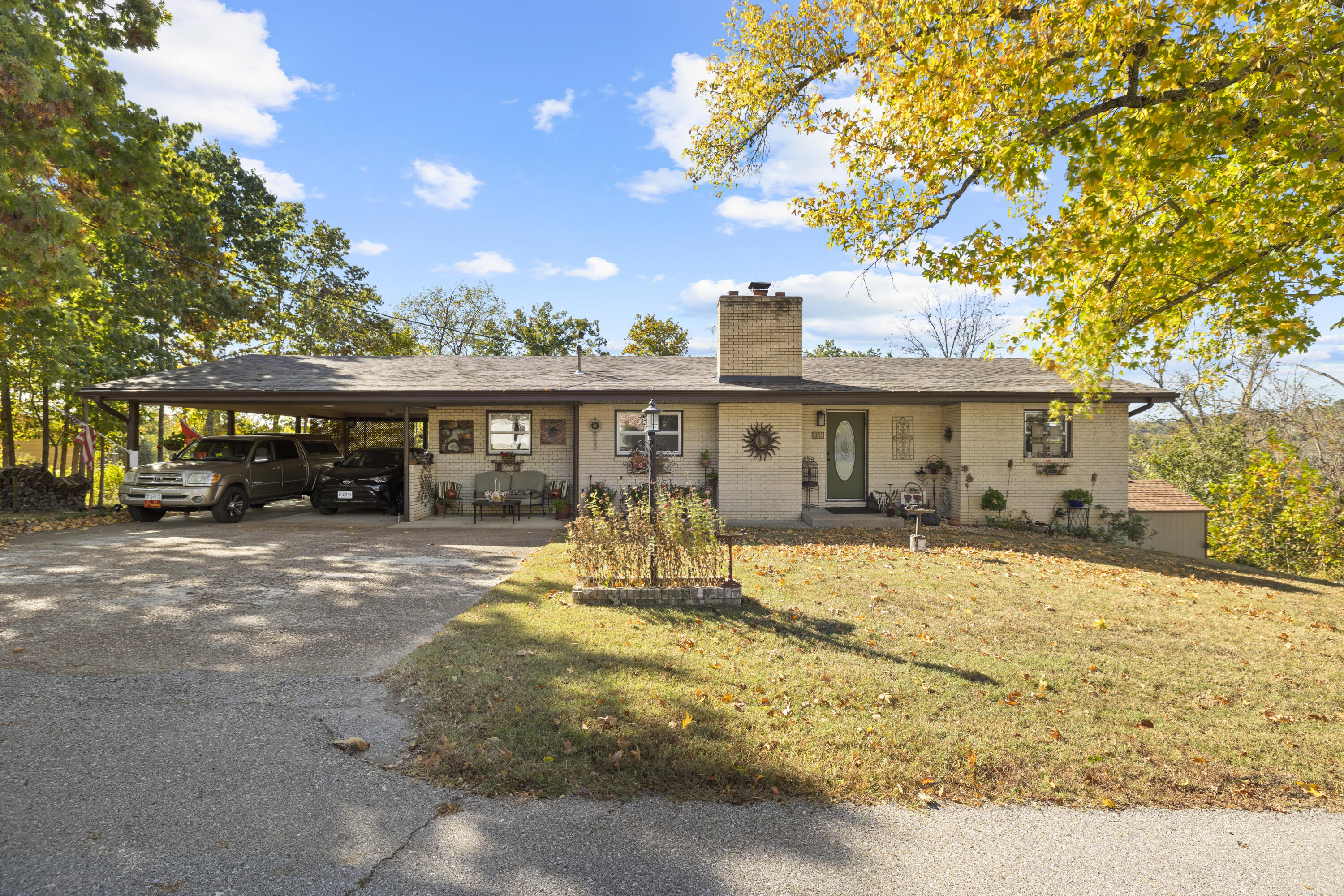 859 Wayland Drive Property Photo 1