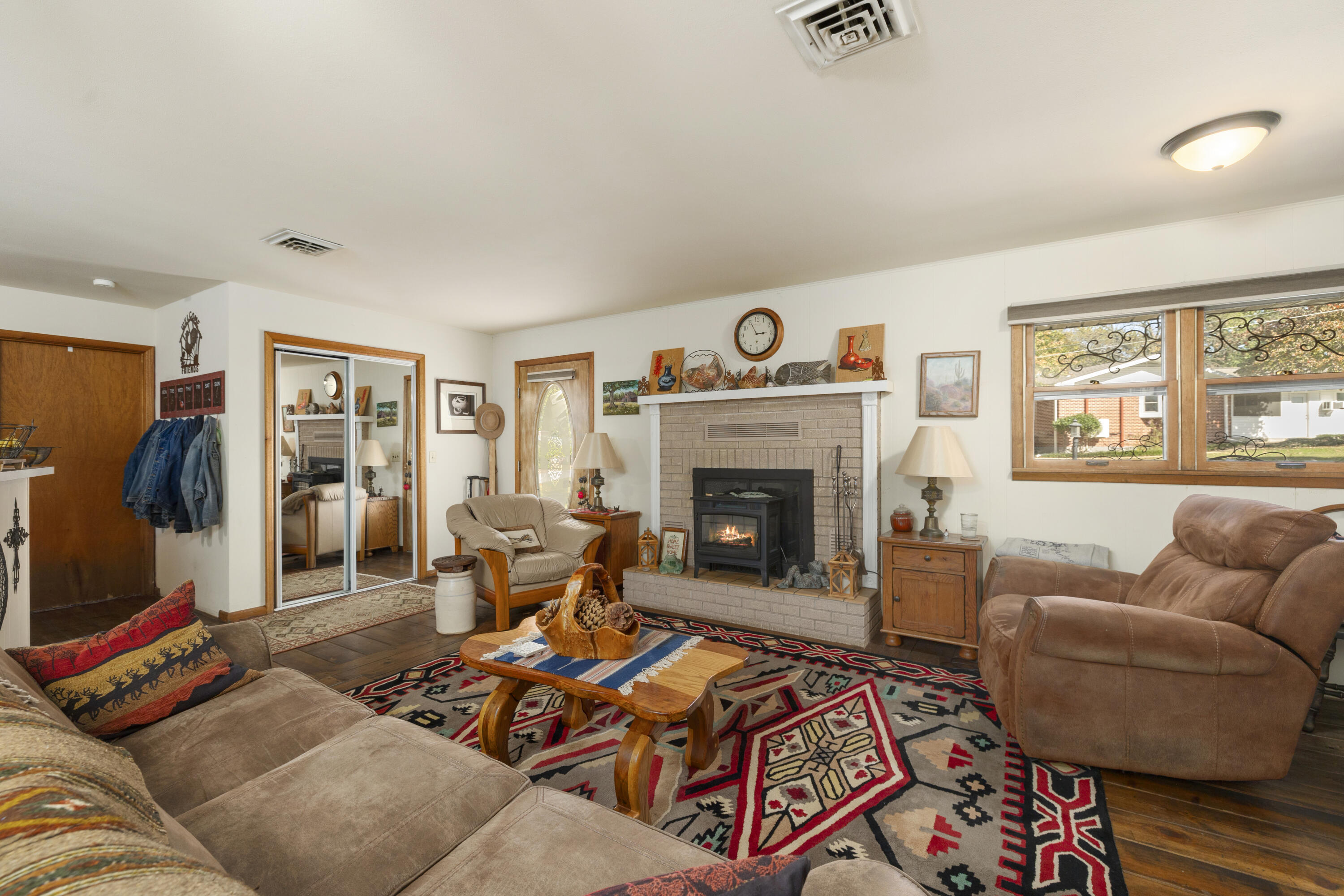 859 Wayland Drive Property Photo 4