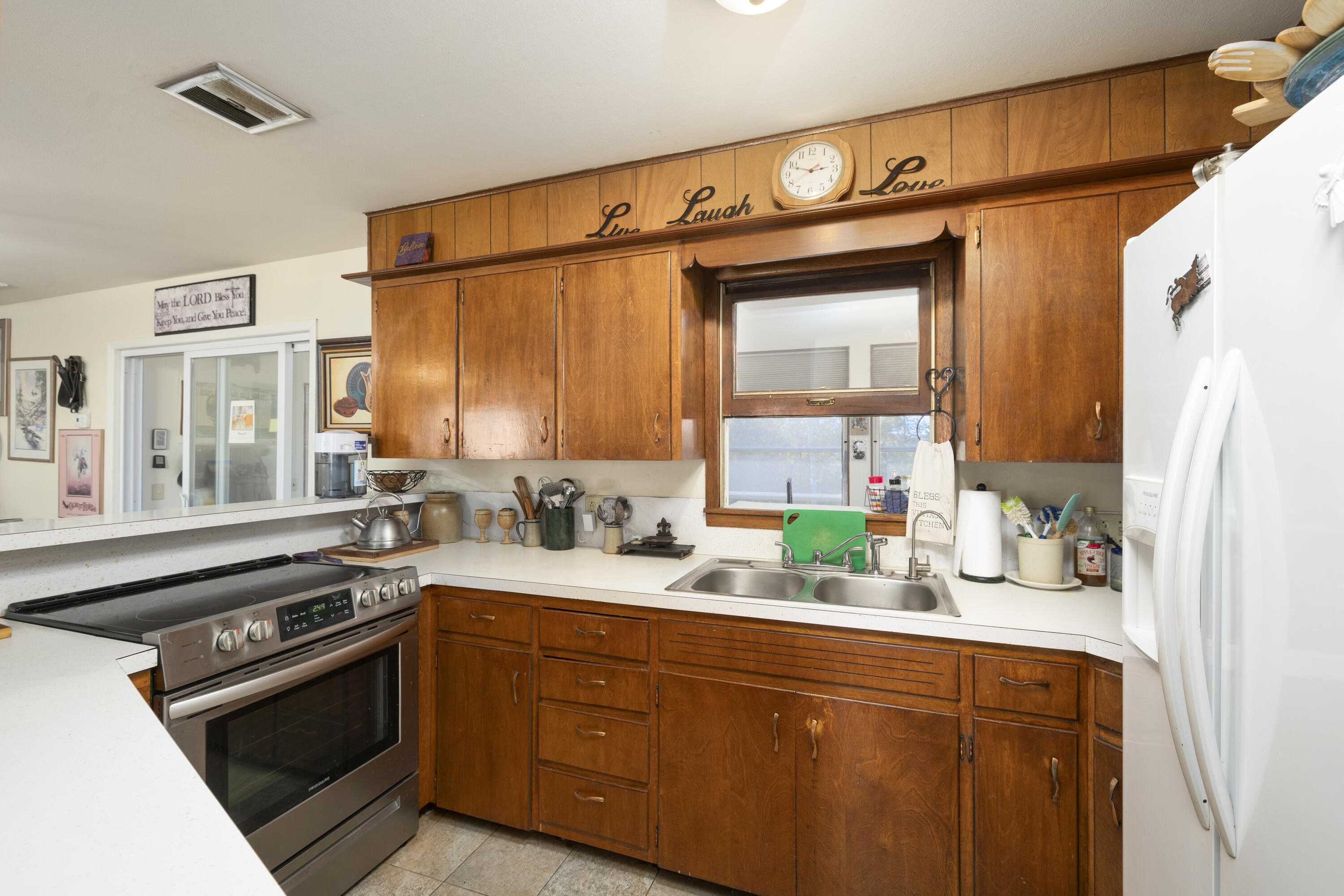 859 Wayland Drive Property Photo 8