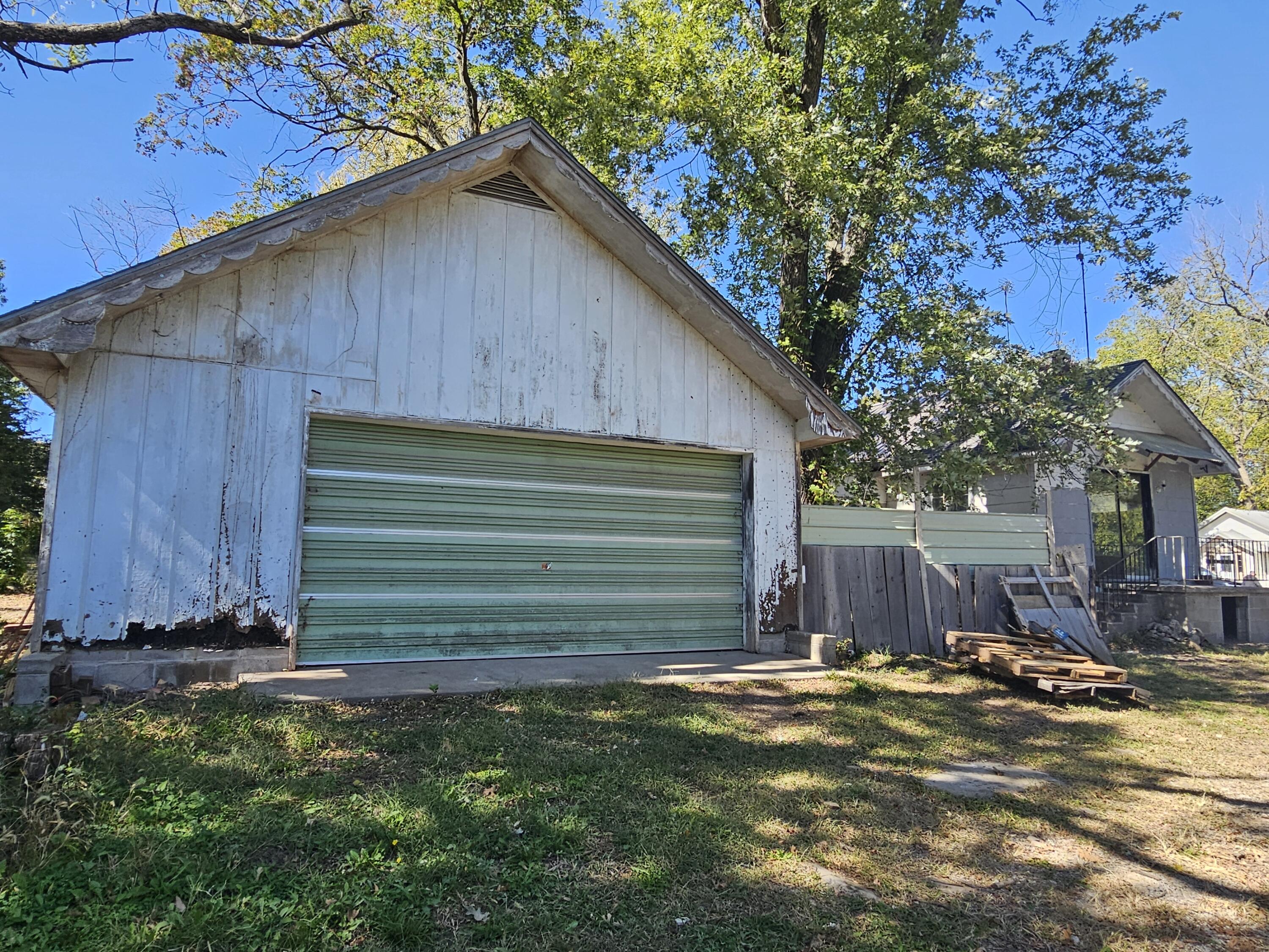 204 East Olive Street Property Photo 8