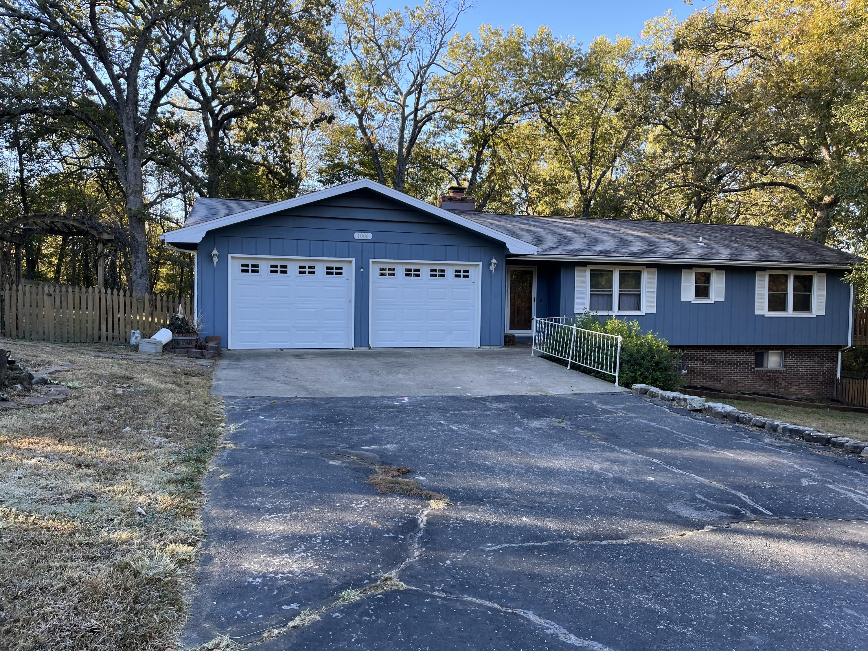 1006 Chinquapin Street Property Photo 2
