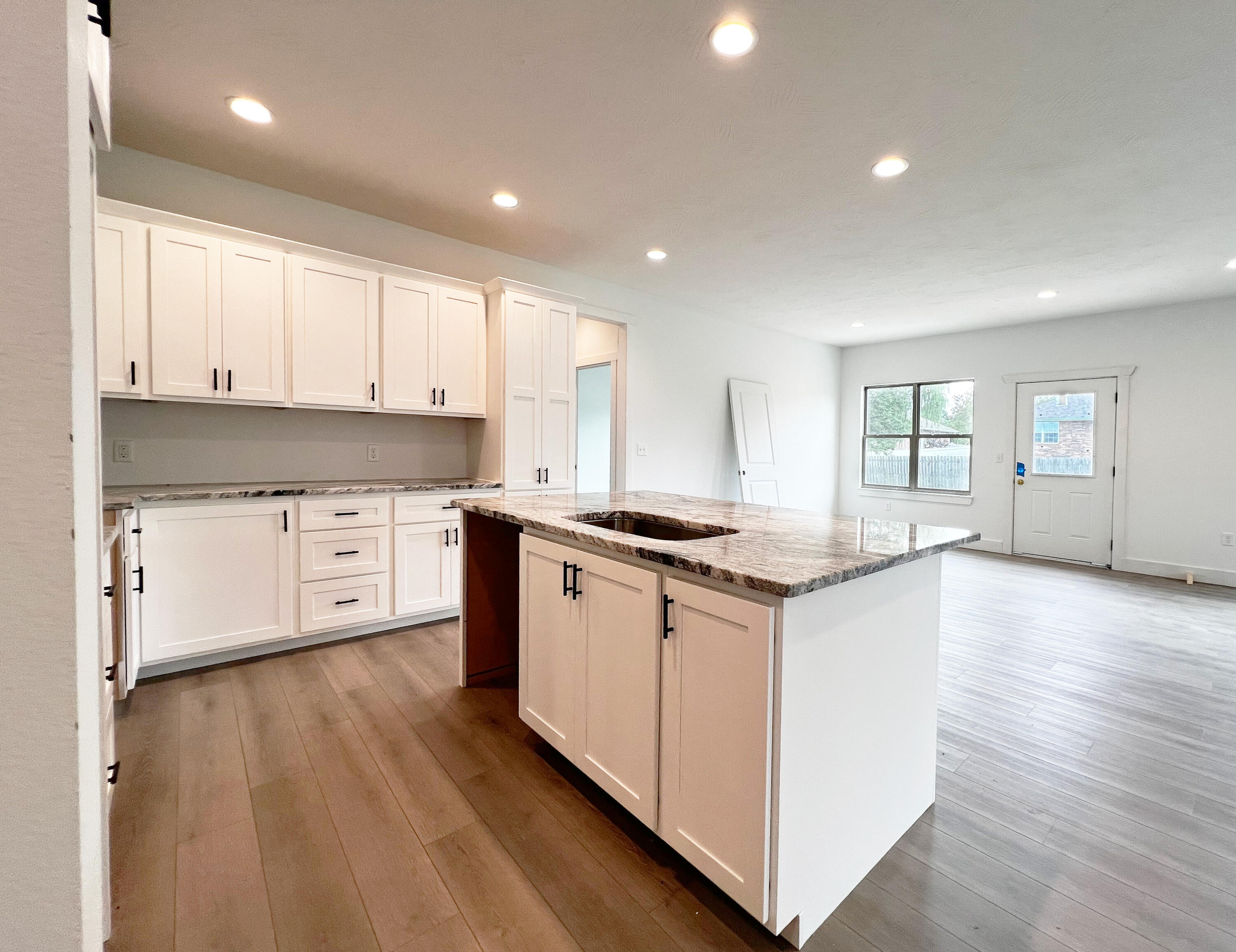 650 East Vivian Street Property Photo 8