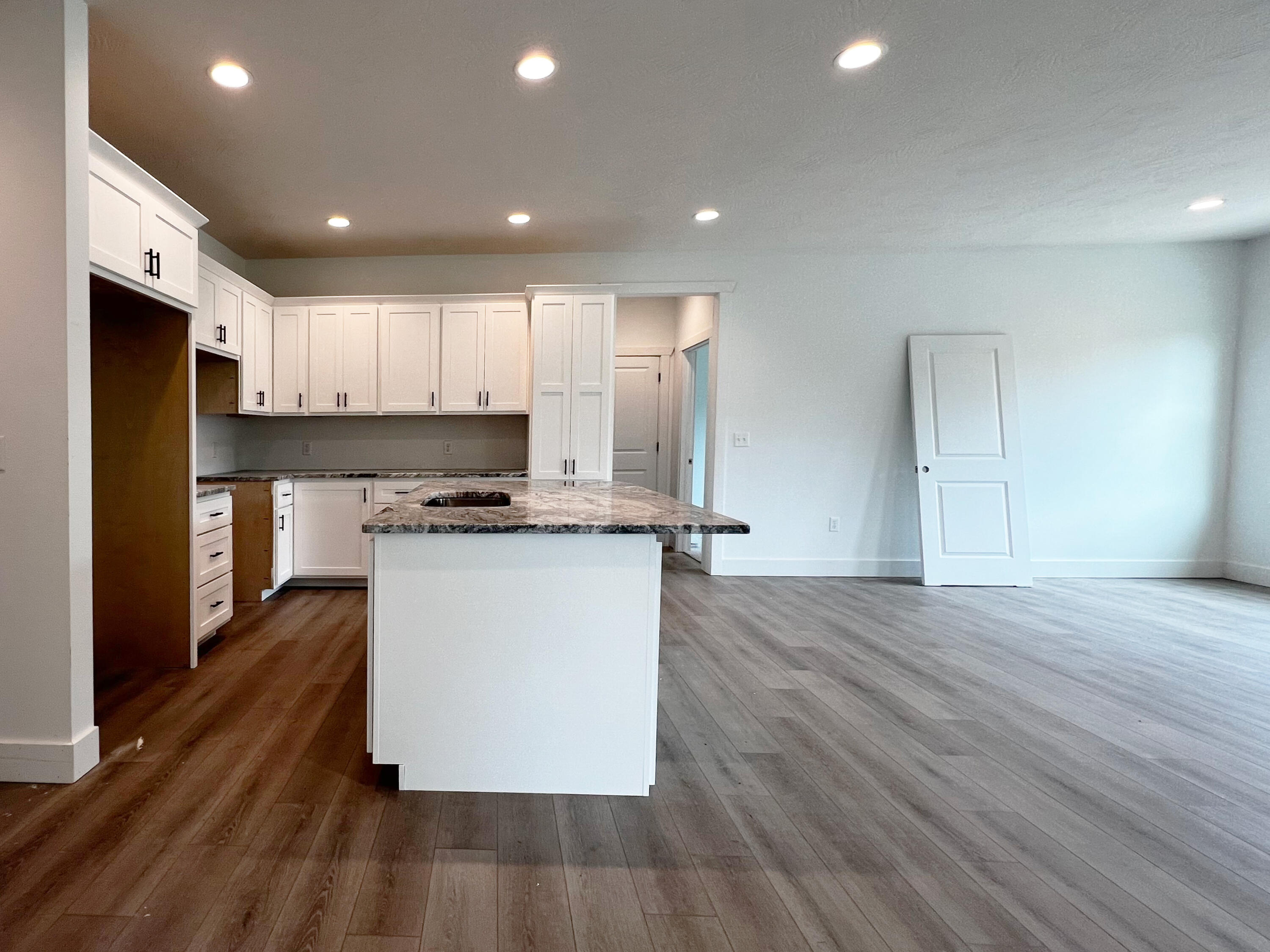 650 East Vivian Street Property Photo 10