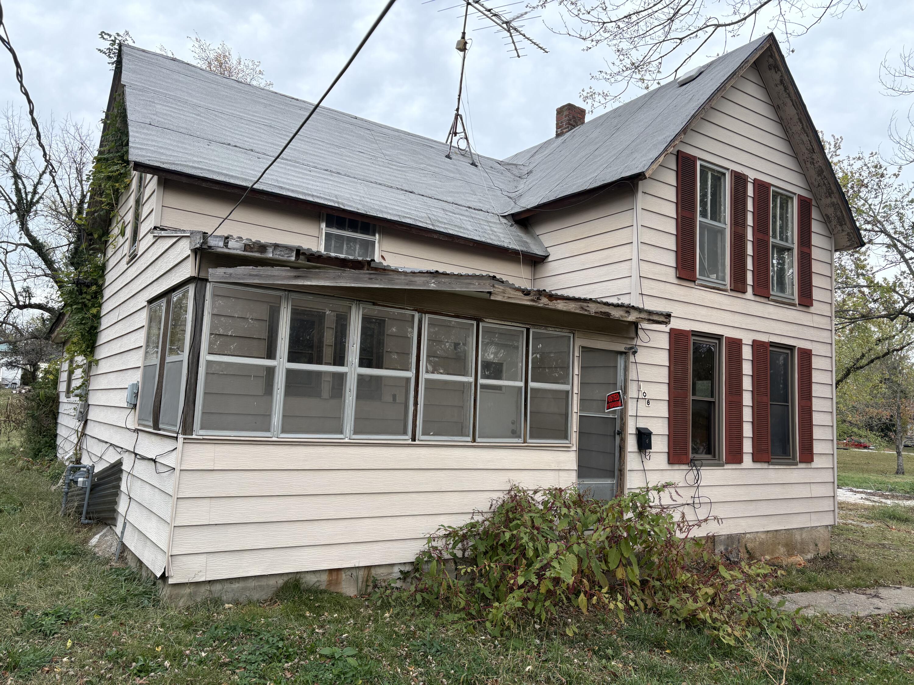 108 East County Street Property Photo 2