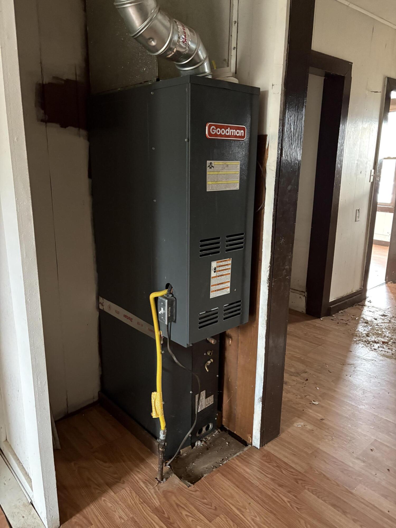 108 East County Street Property Photo 4