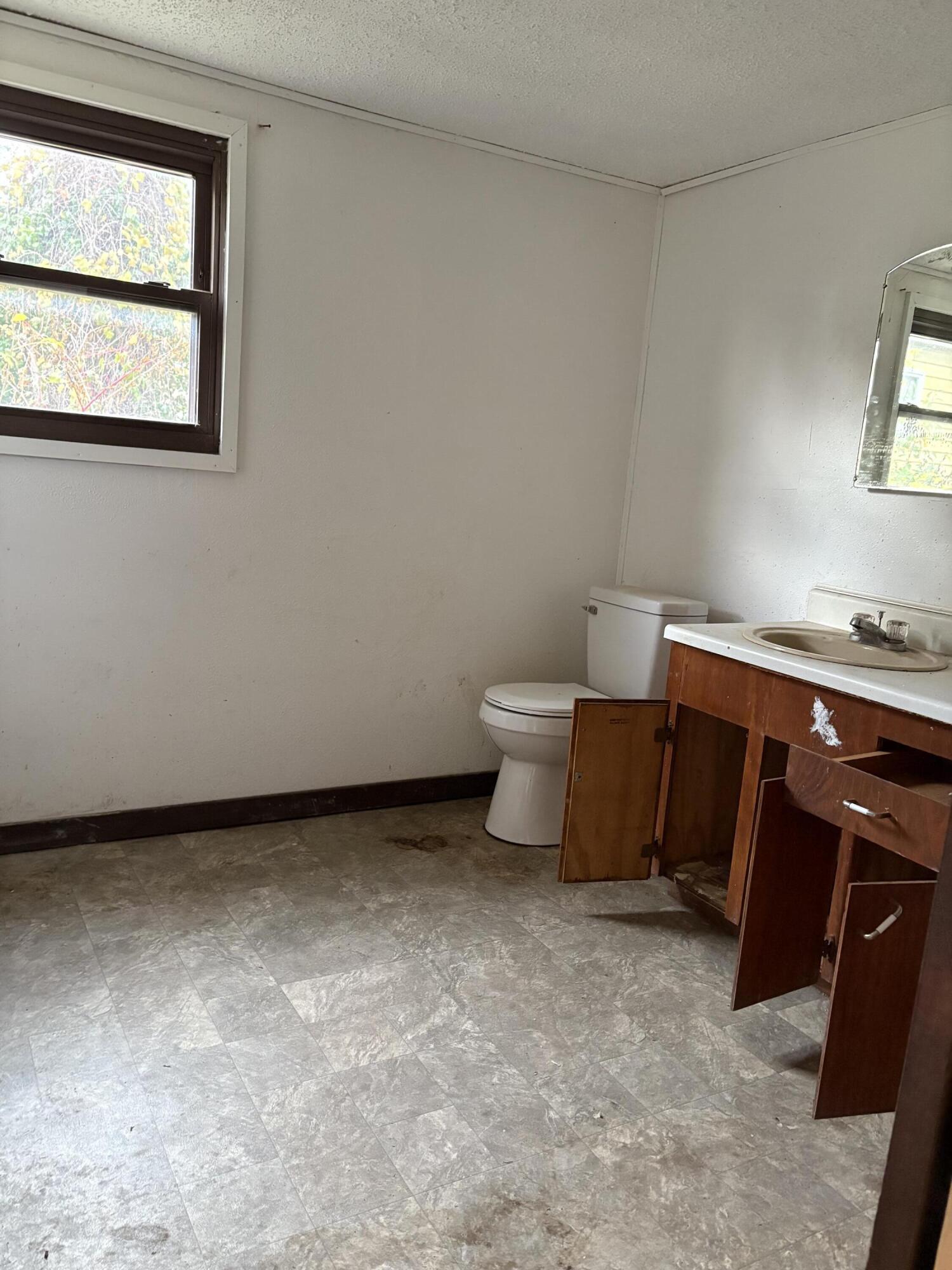 108 East County Street Property Photo 5