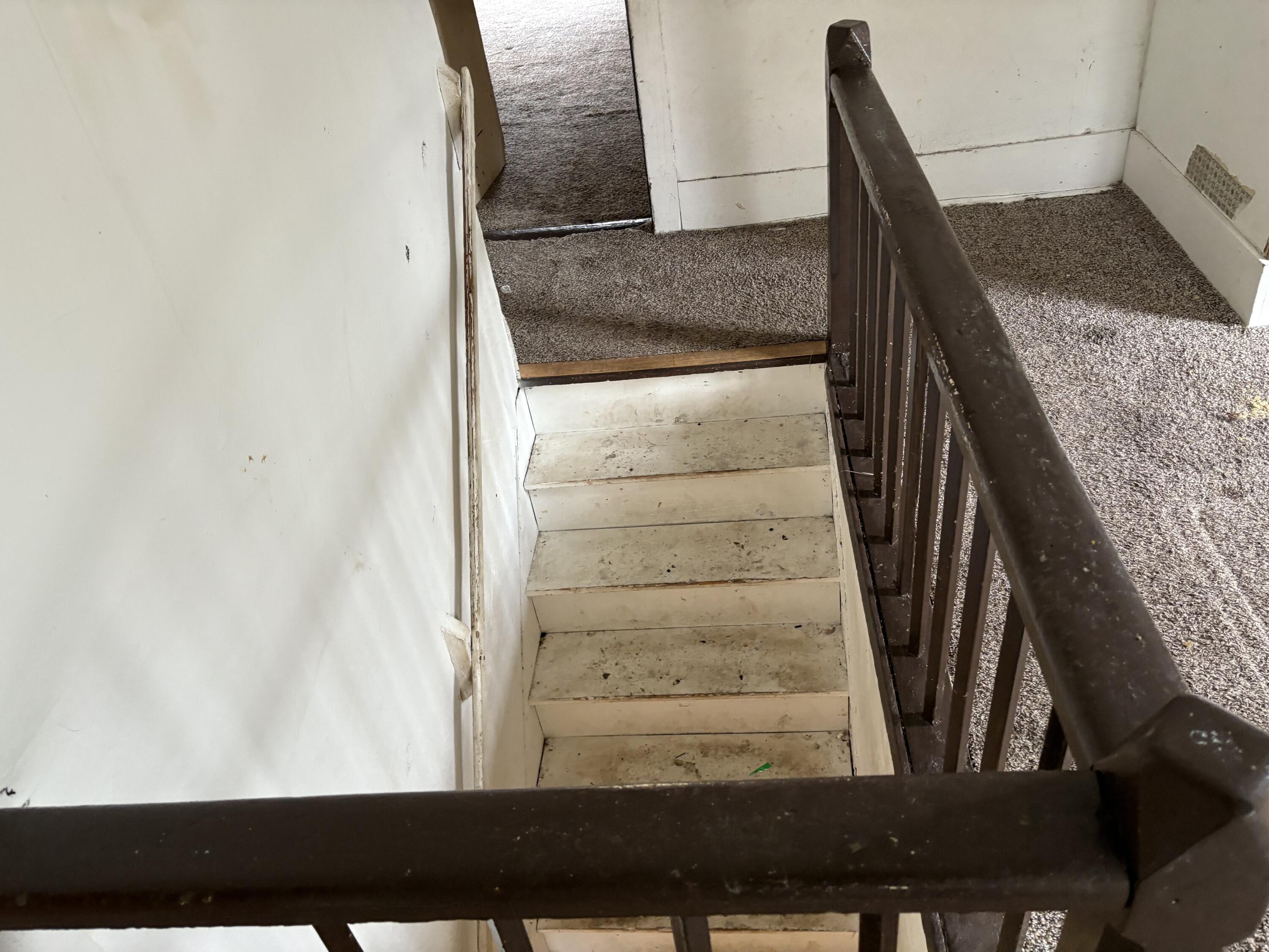108 East County Street Property Photo 9