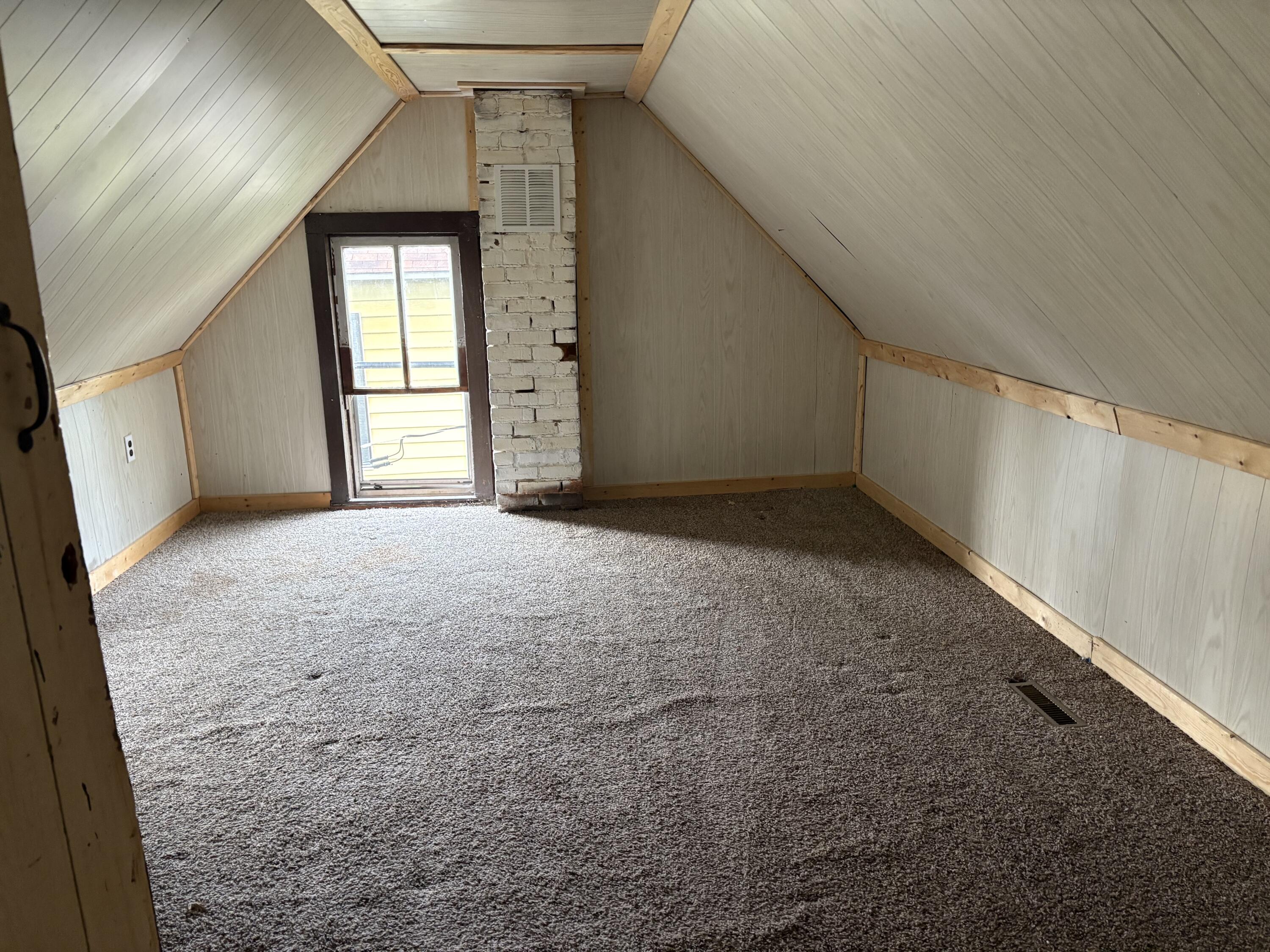 108 East County Street Property Photo 10