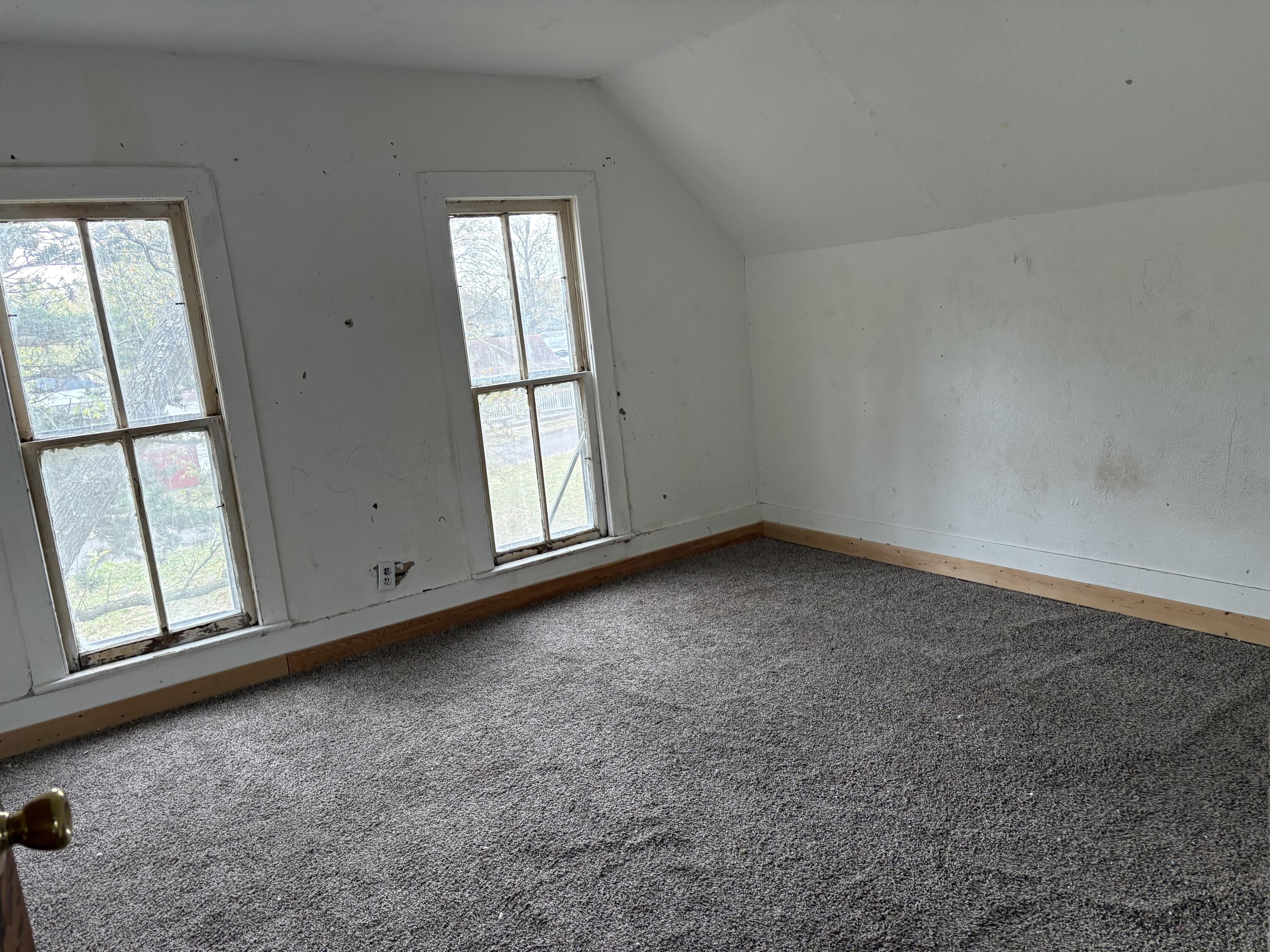 108 East County Street Property Photo 11